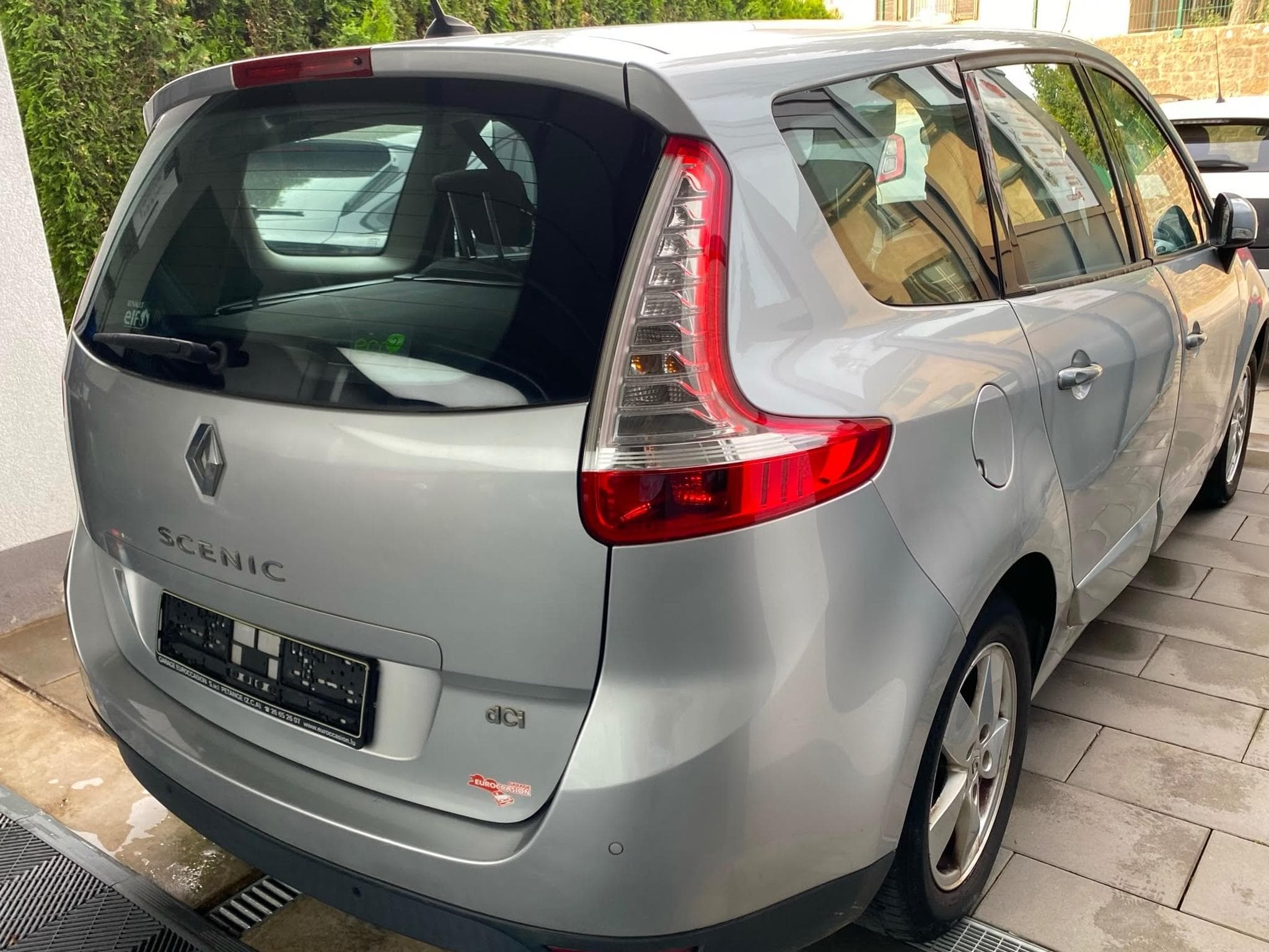 Renault Grand Scenic 1.5 dci 7 places (2010) - Photo 2