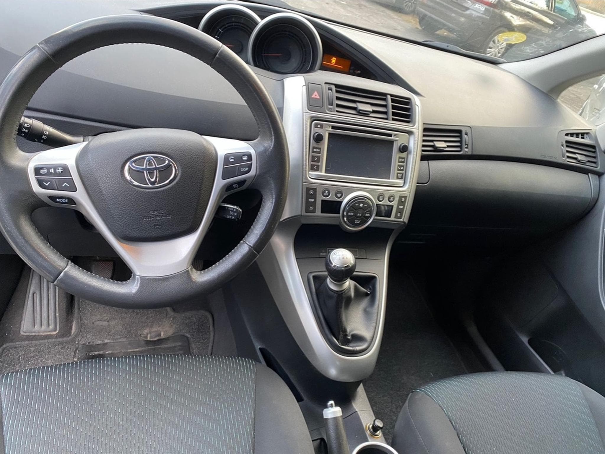 Toyota Corolla Verso 2.0d4 (2013) - Photo 3