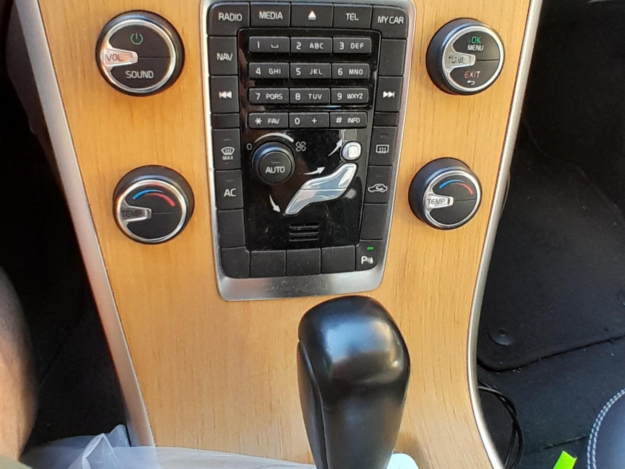 Volvo XC60 2.0 D3 5 cyl. Geartronic (2011) - Photo 3
