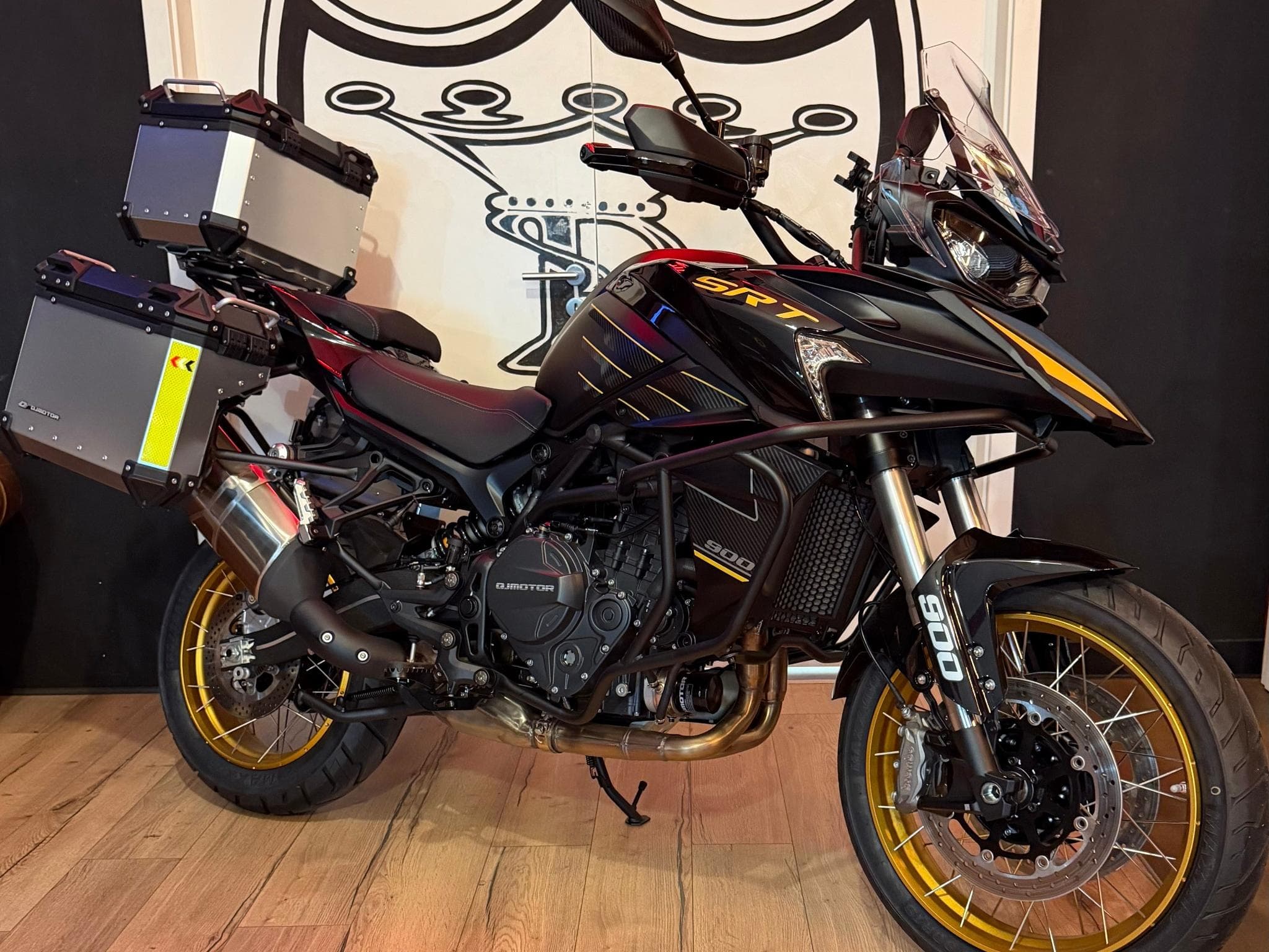 QJmotor SRT 900 SX (2026) - Foto 1