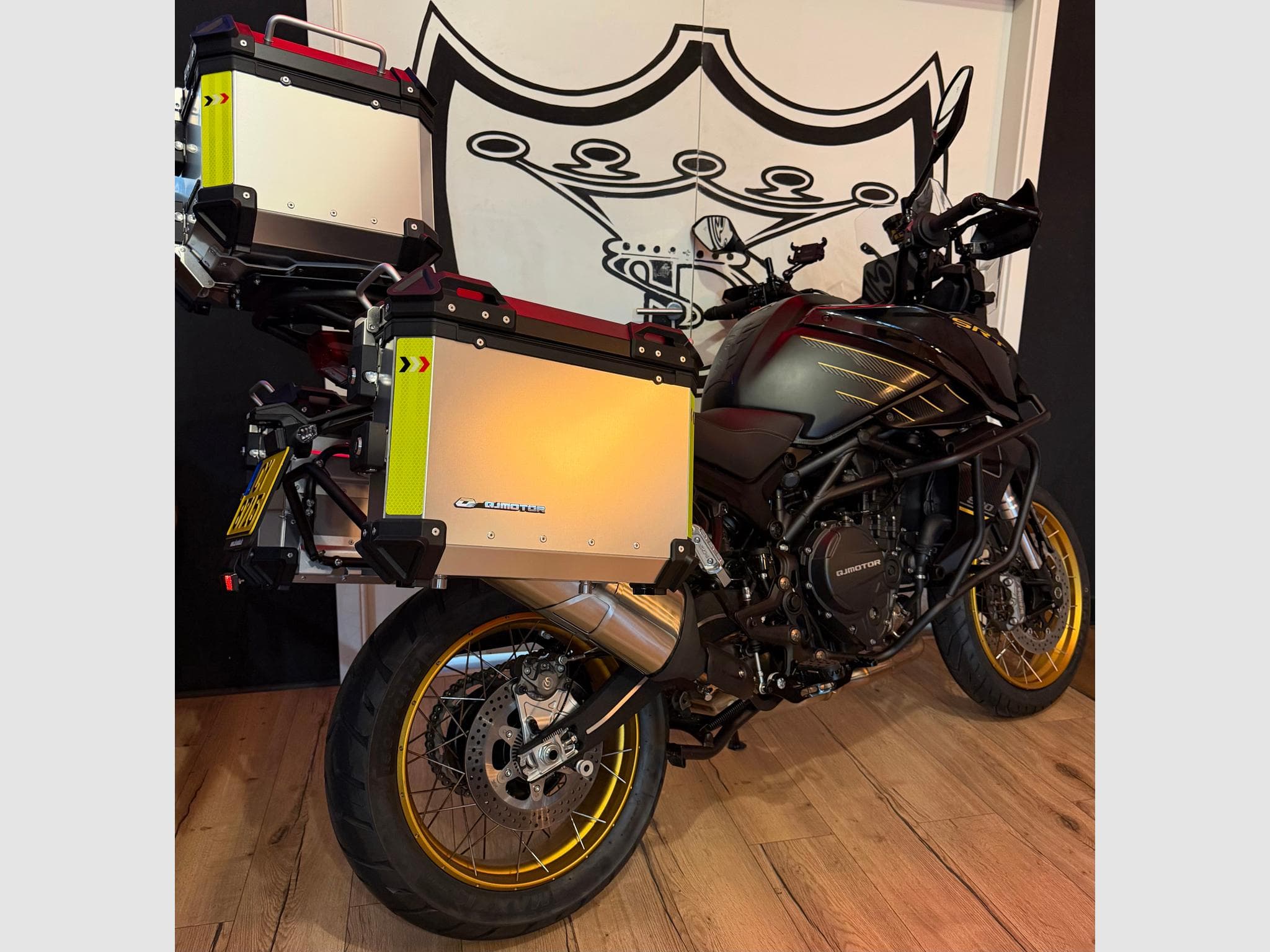 QJmotor SRT 900 SX (2026) - Foto 4
