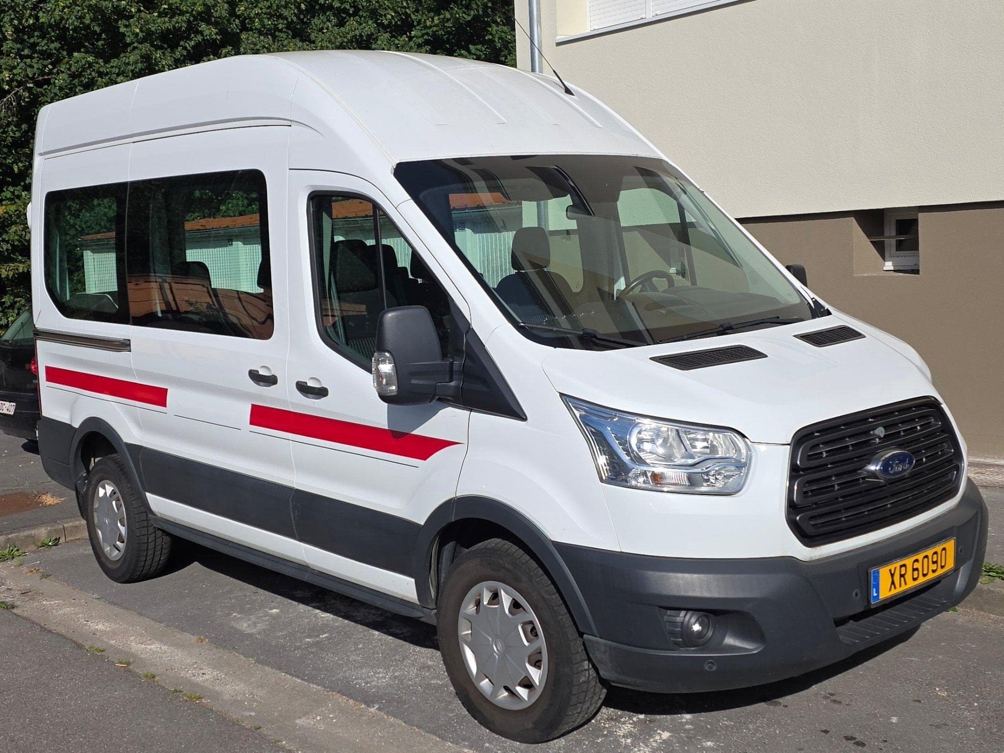 Ford Transit Rehaussé 9 places (2019) - Foto 1