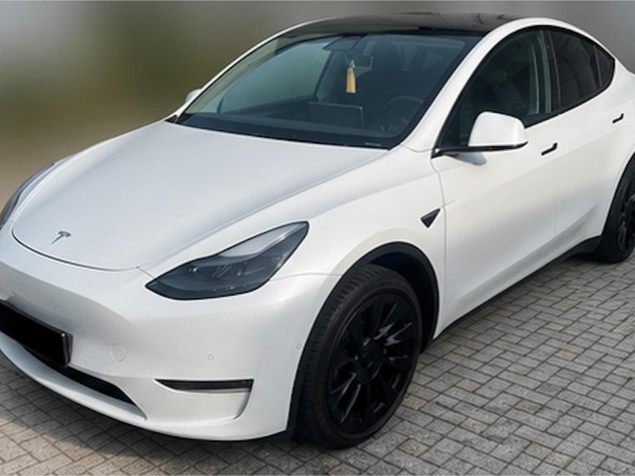 Tesla Model Y Long Range AWD Dual Motor (2022) - Photo 1