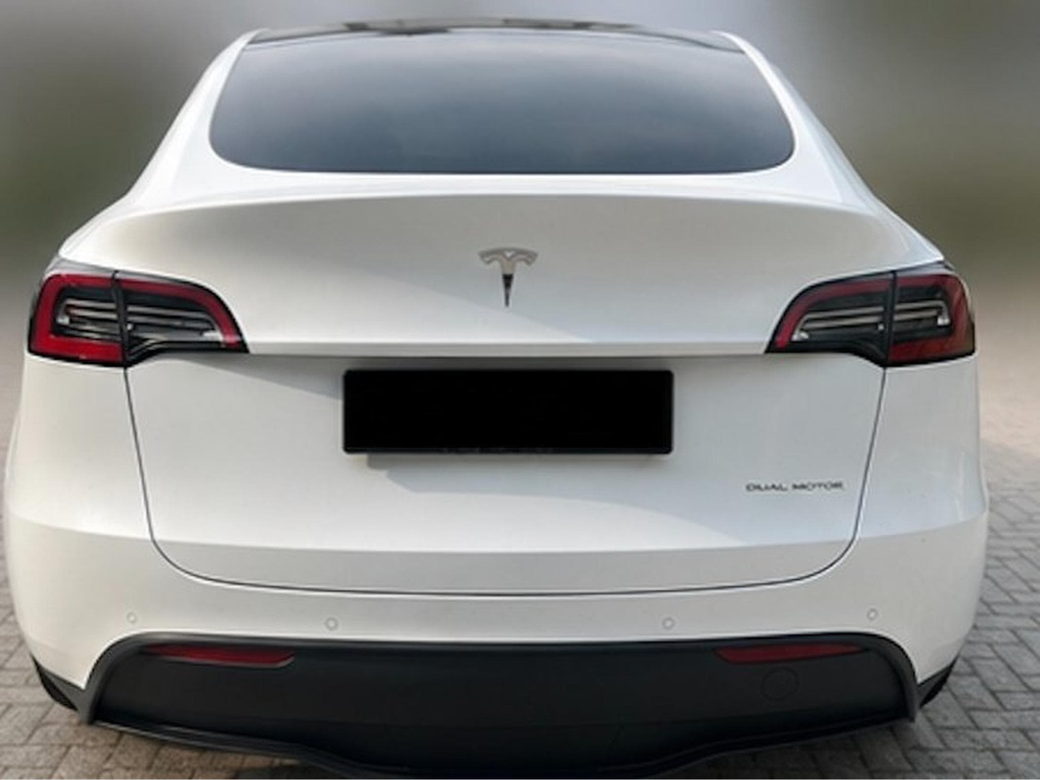 Tesla Model Y Long Range AWD Dual Motor (2022) - Photo 7