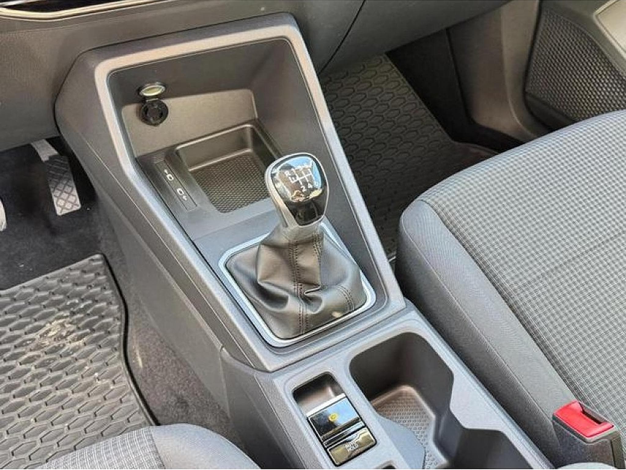 VW Caddy (2025) - Photo 15