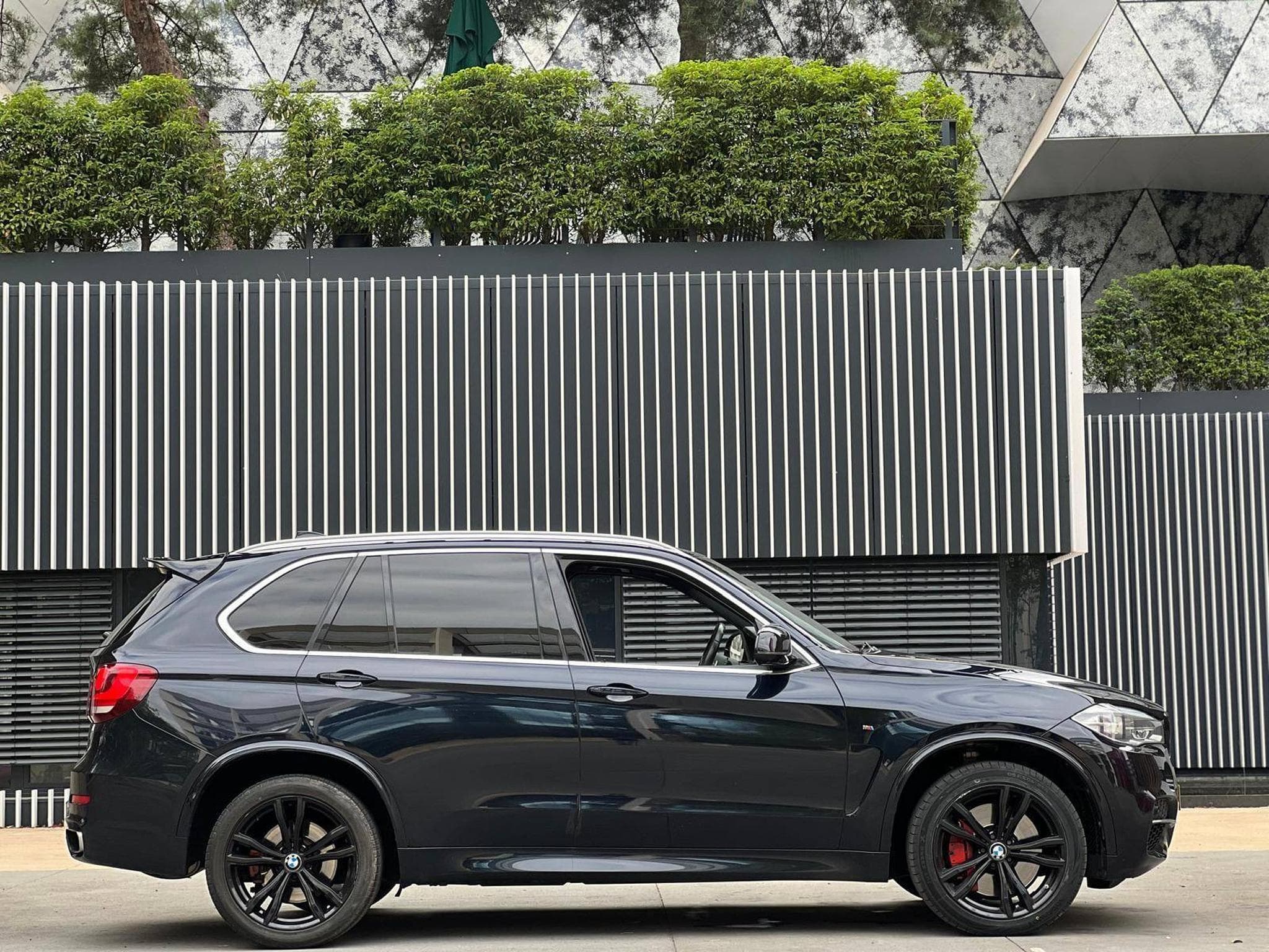 BMW X5 50D / Pack M / Camera 360 / 7 Places / (2015) - Foto 7