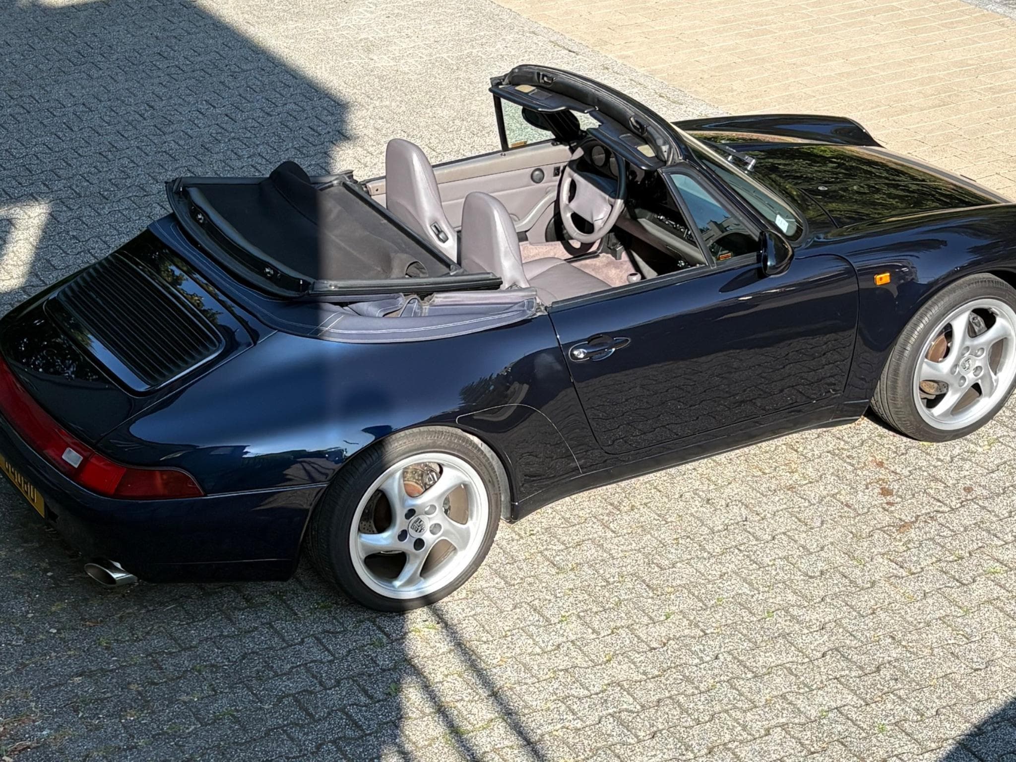 Porsche 911 Carrera 2 (1995) - Photo 1