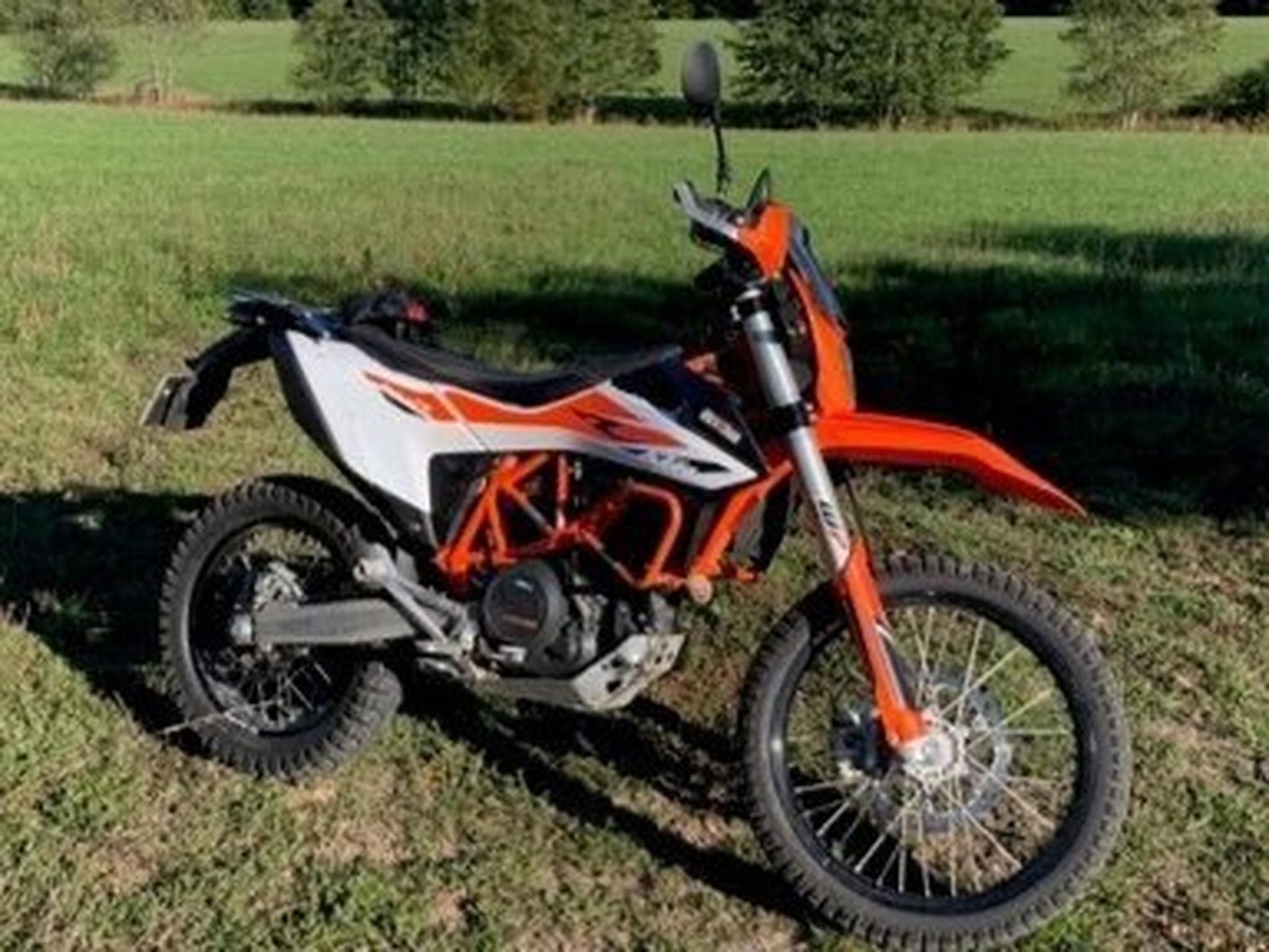 KTM Enduro R 690 Enduro R (rabaissée kit KTM) (2020) - Foto 2