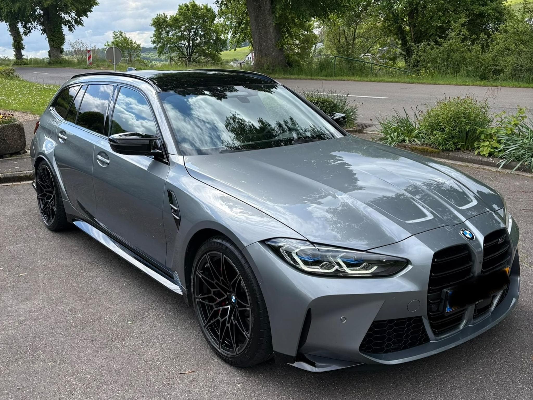 BMW M3 M3 xDrive M Competition (2024) - Photo 2