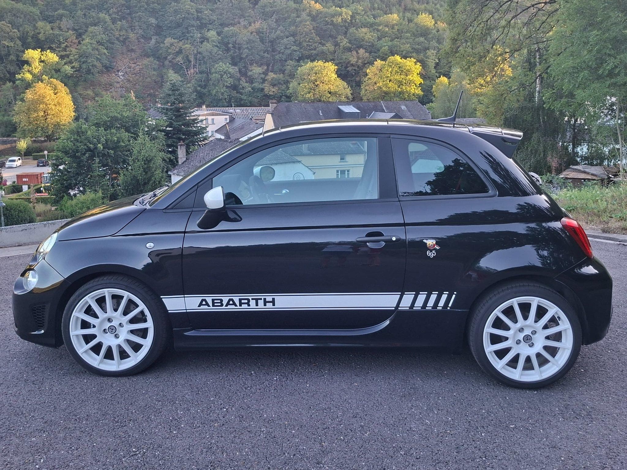 Abarth 695 Essesse (2022) - Photo 2
