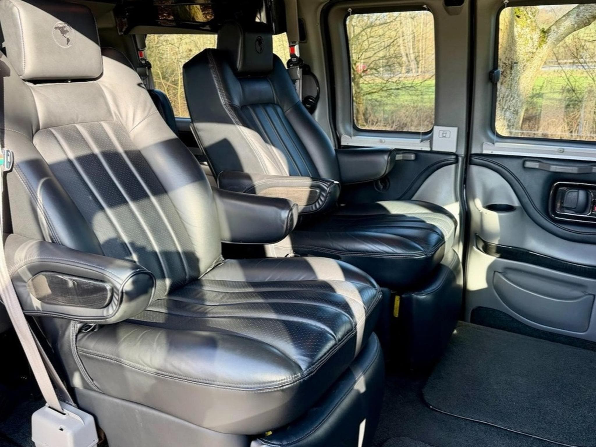 Chevrolet Express Explorer SE Limited 4x4 all black (2013) - Photo 10
