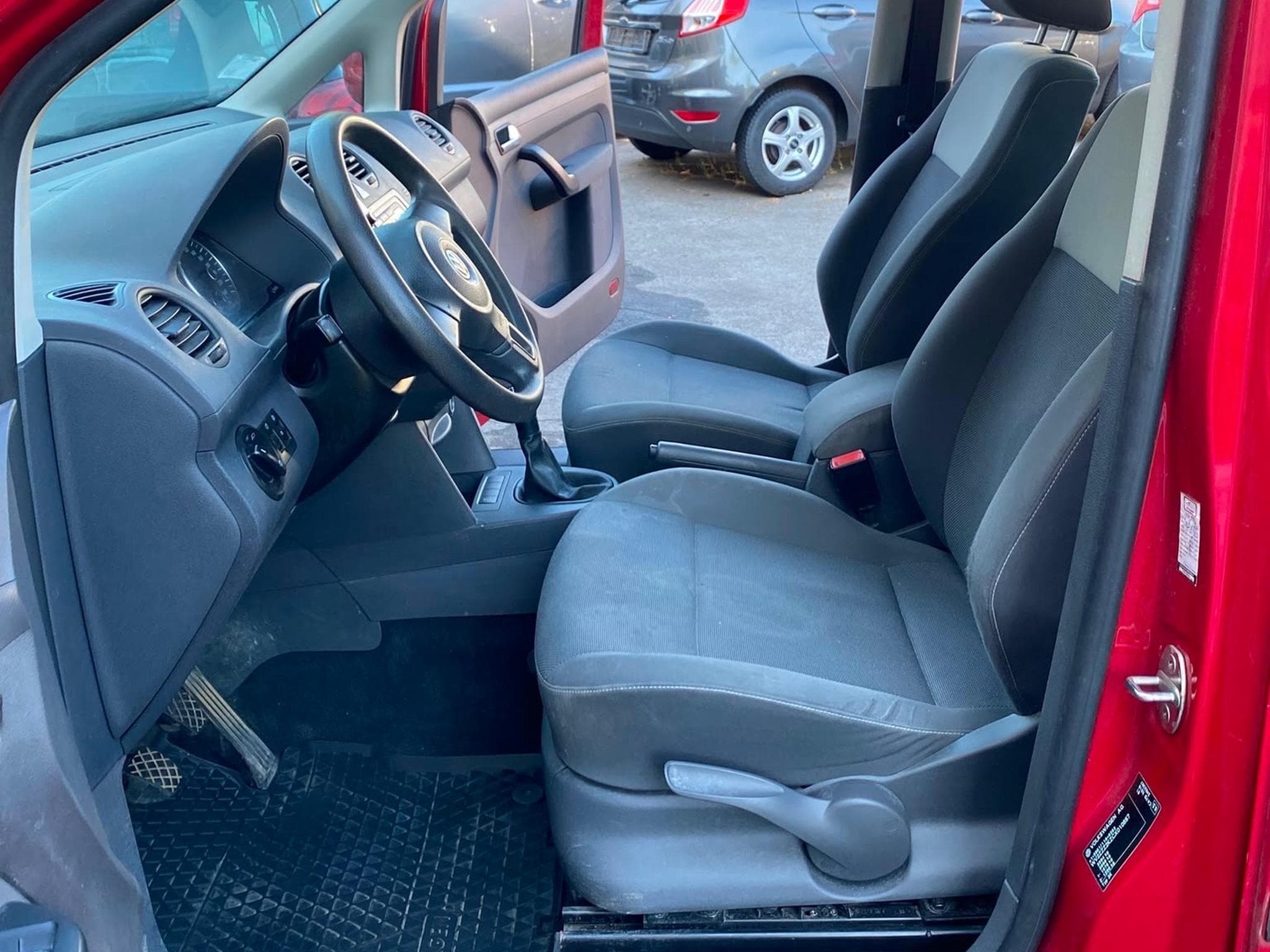 VW Caddy 1.6 tdi (2011) - Foto 3
