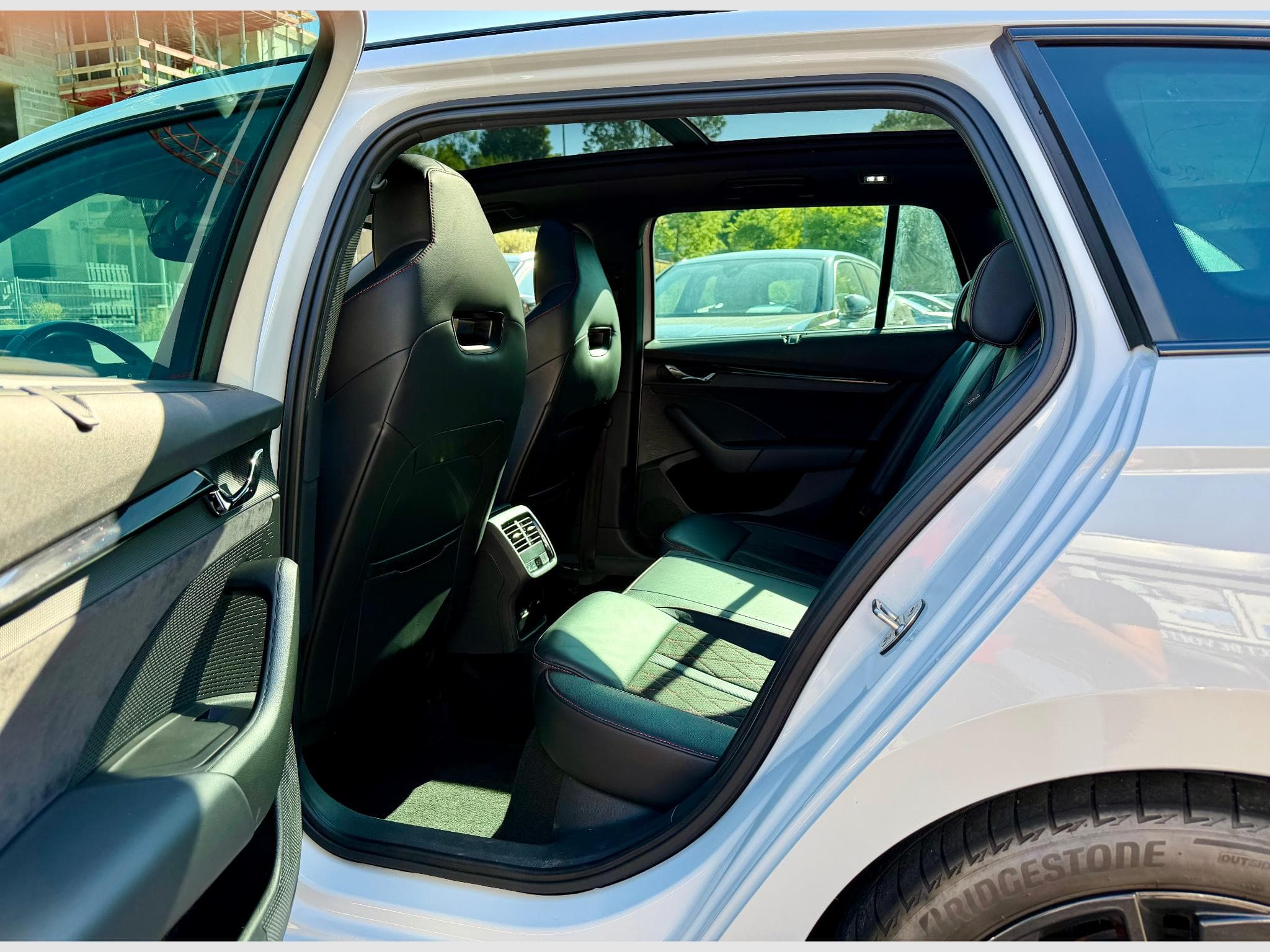 Skoda Octavia Combi 2.0 Tdi RS DSG PANO/CAM/ACC (2023) - Photo 11