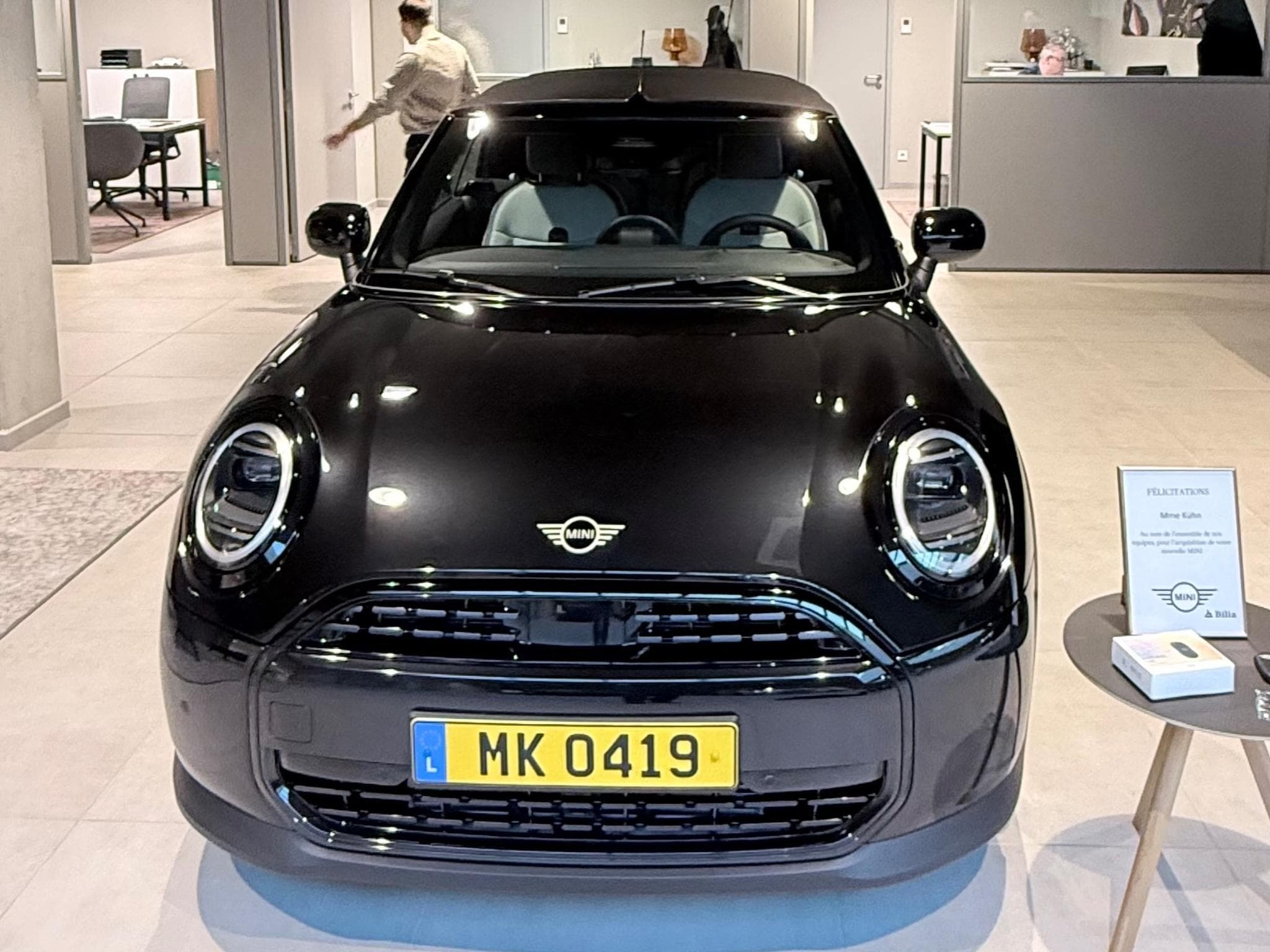 Mini Cabrio Cooper Noir, classic Trim , interieur blanc (1970) - Photo 1