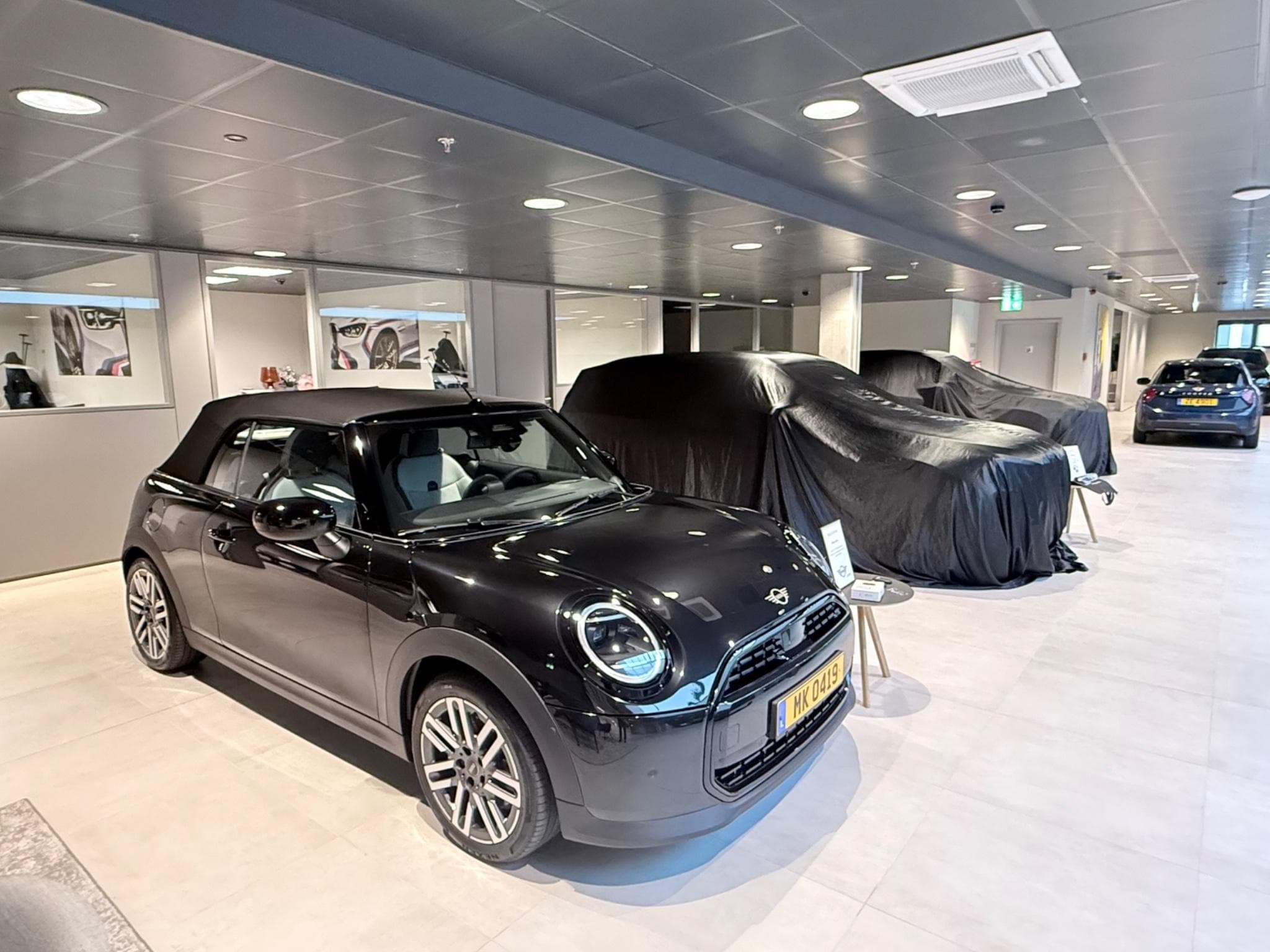Mini Cabrio Cooper Noir, classic Trim , interieur blanc (1970) - Photo 2