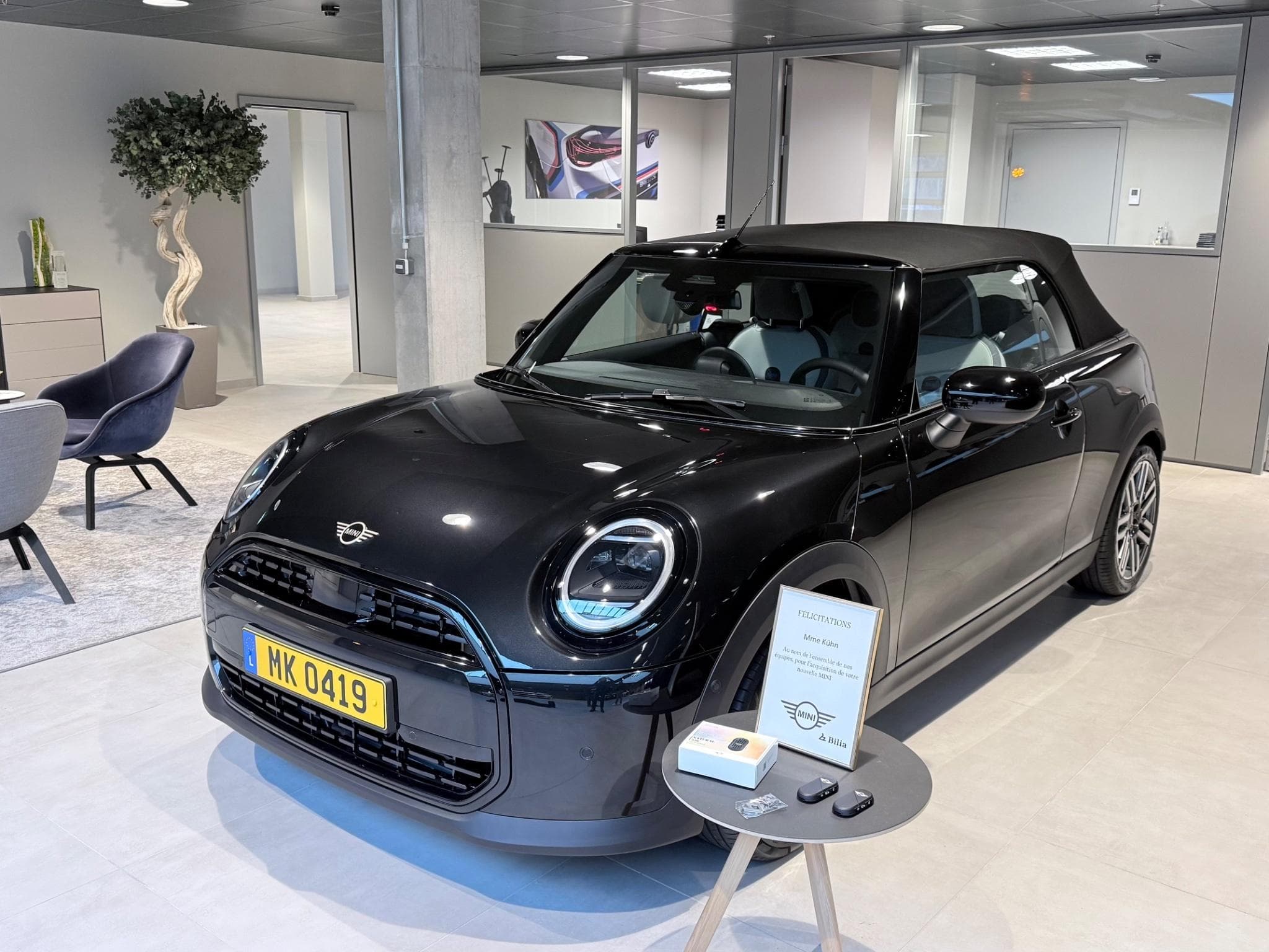 Mini Cabrio Cooper Noir, classic Trim , interieur blanc (1970) - Photo 4