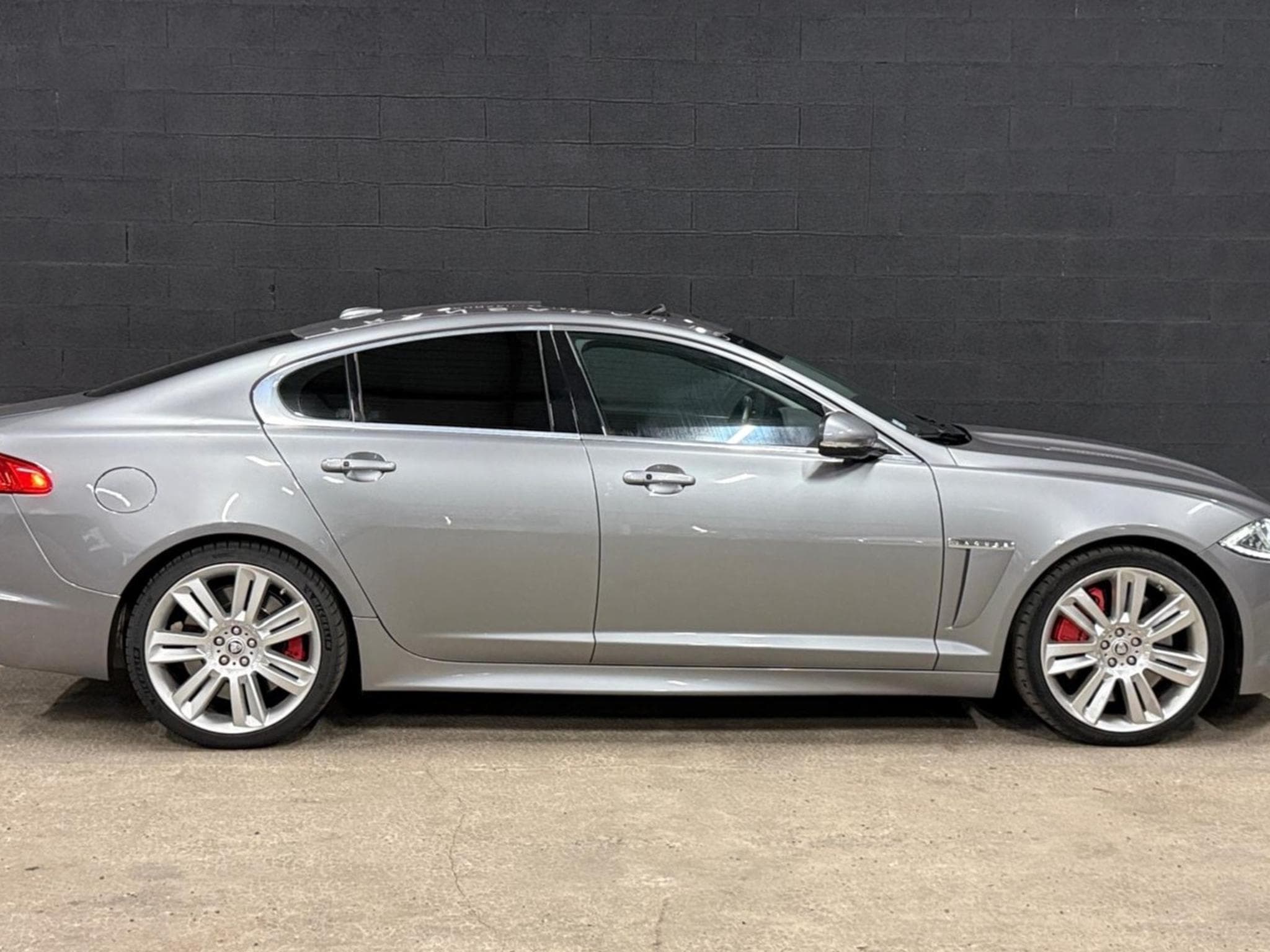 Jaguar XFR (2012) - Photo 2