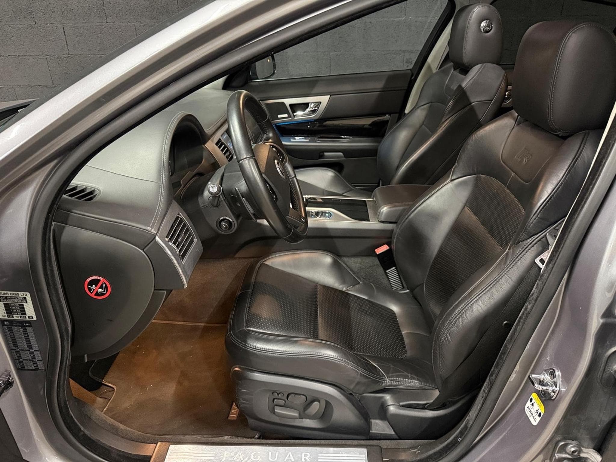 Jaguar XFR (2012) - Photo 4