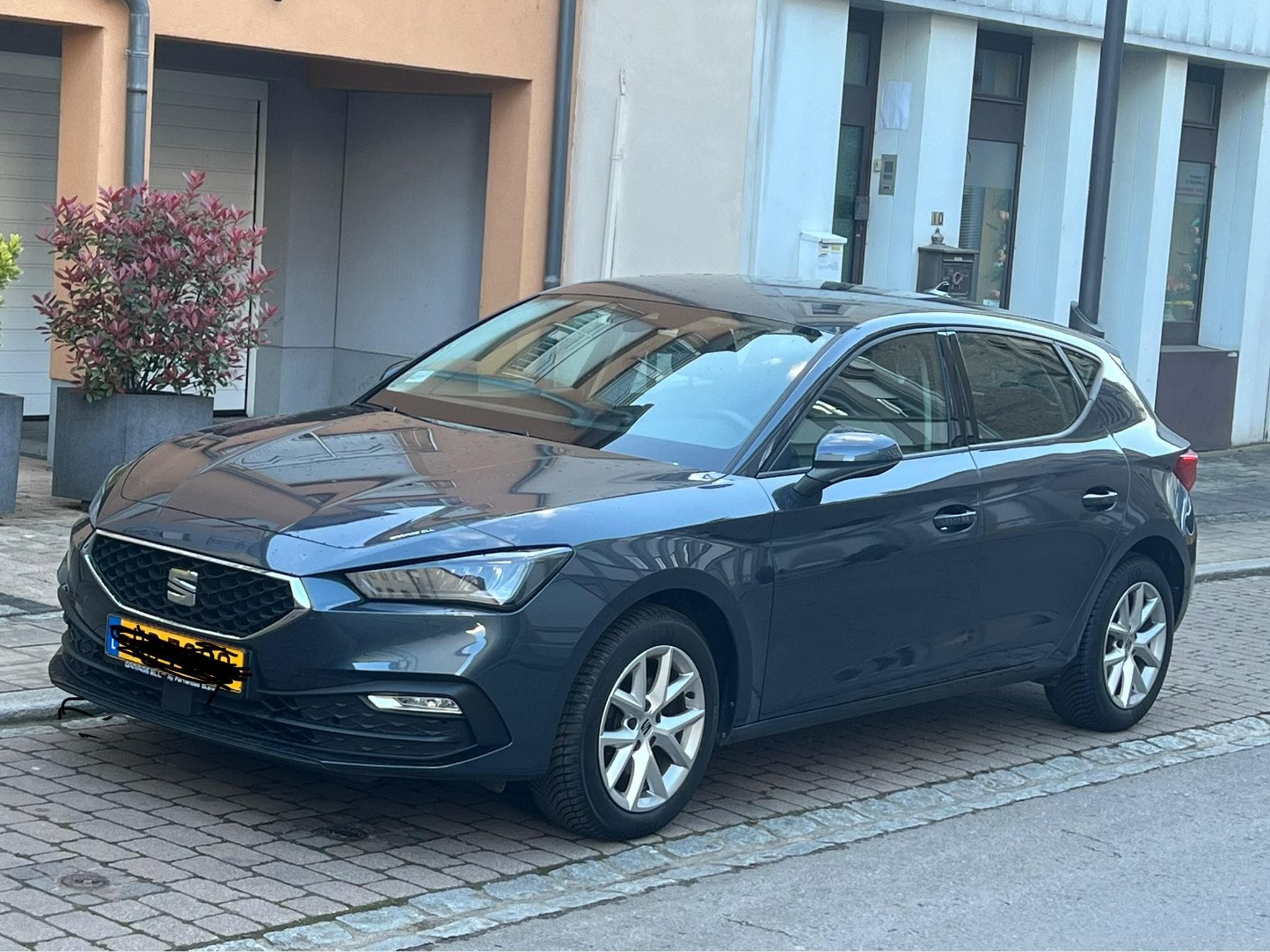 Seat Leon Style, Sportstourer 2.0 TDI 150 ch DSG (2021) - Photo 1