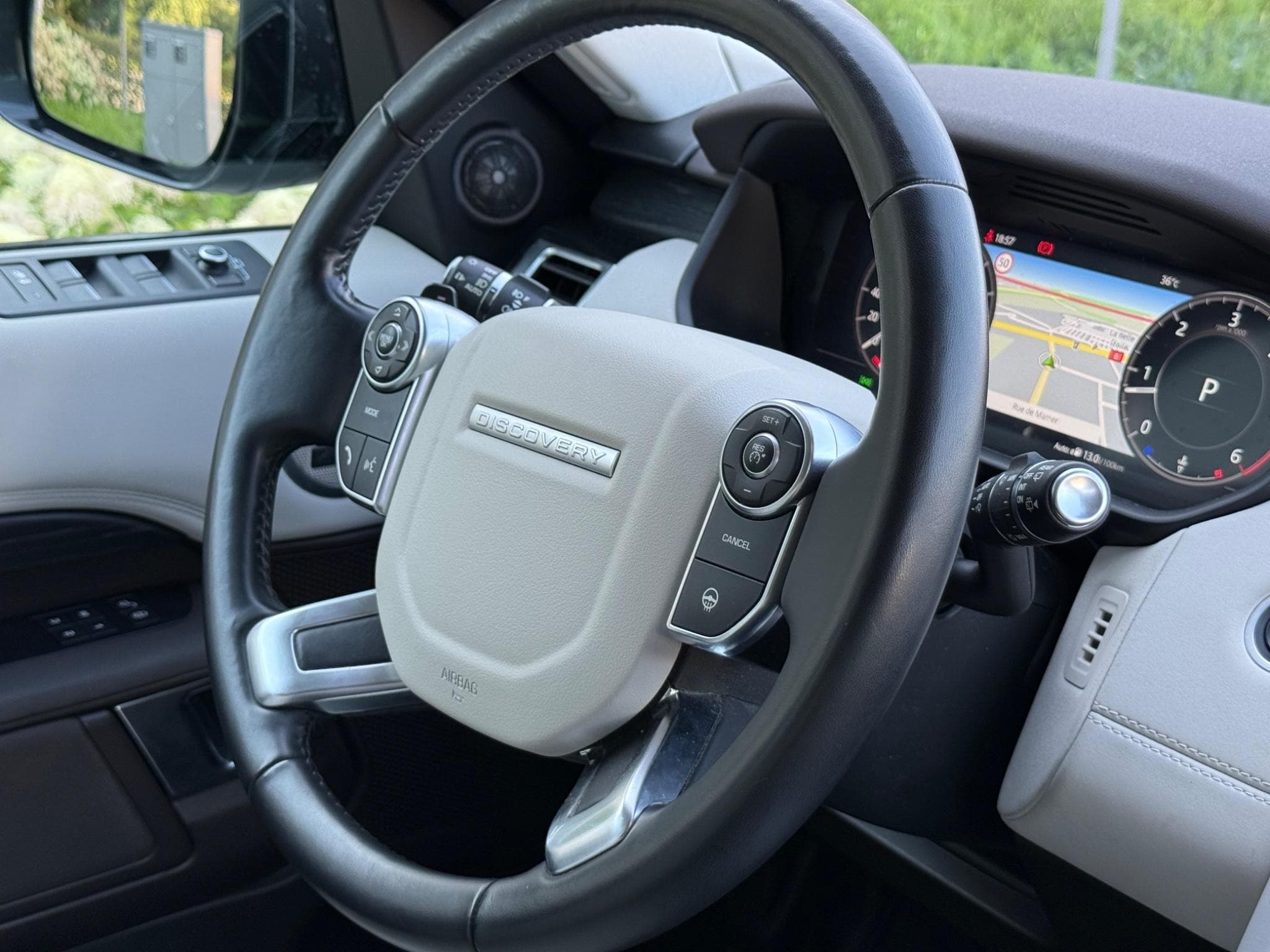 Land-Rover Discovery 3.0 Td6 HSE (2018) - Foto 6