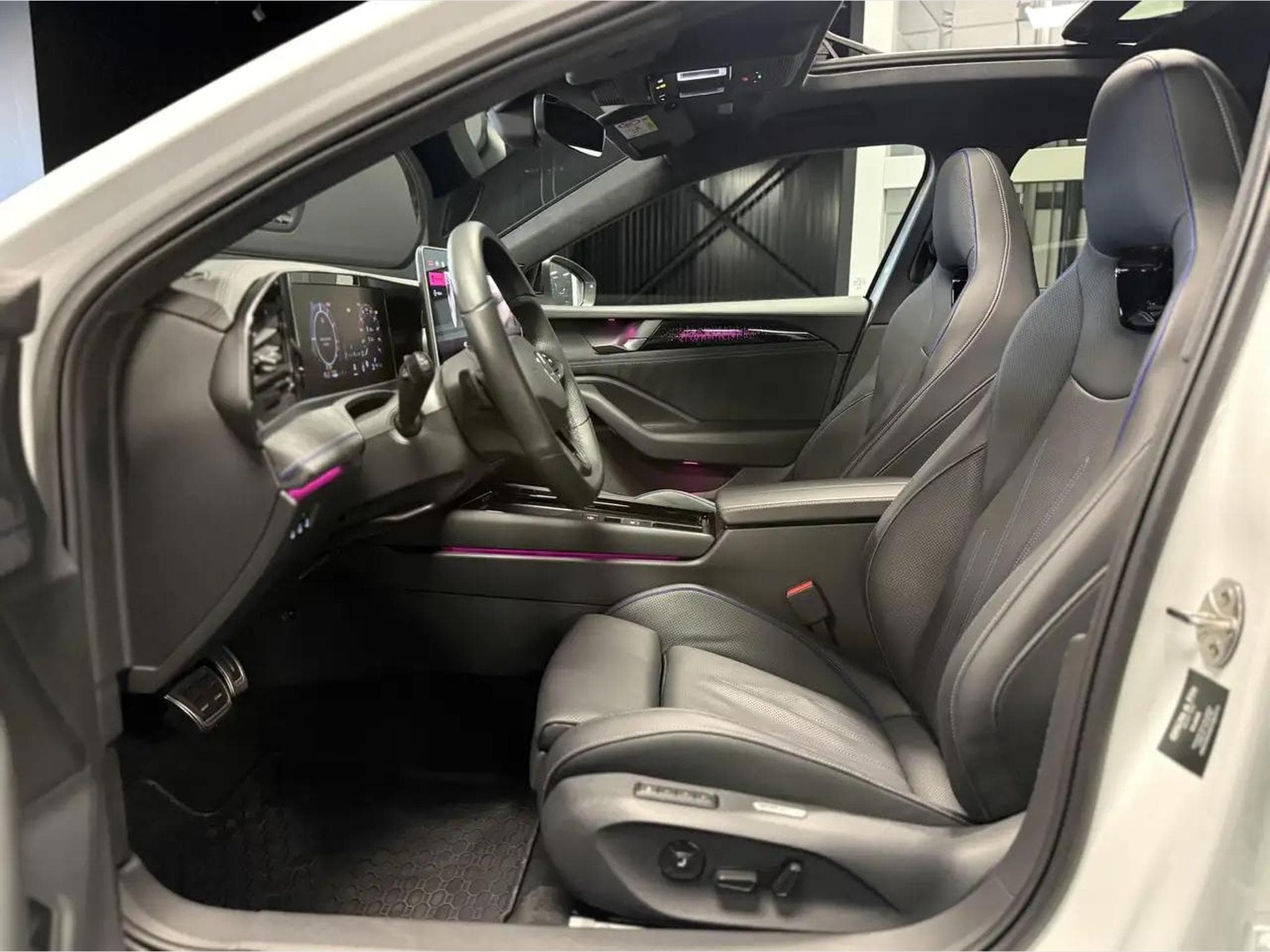 VW Passat (2025) - Photo 10