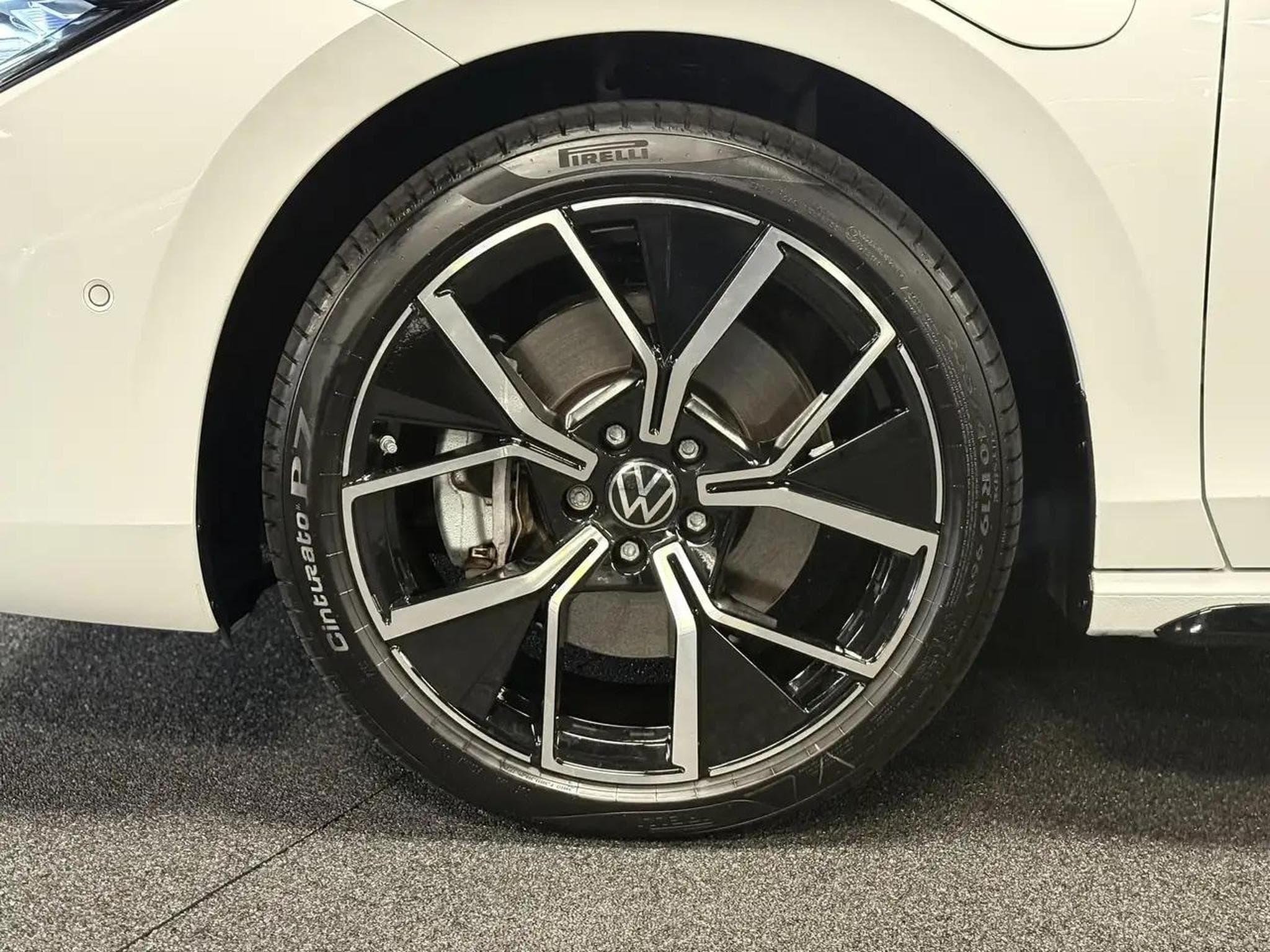 VW Passat (2025) - Photo 4