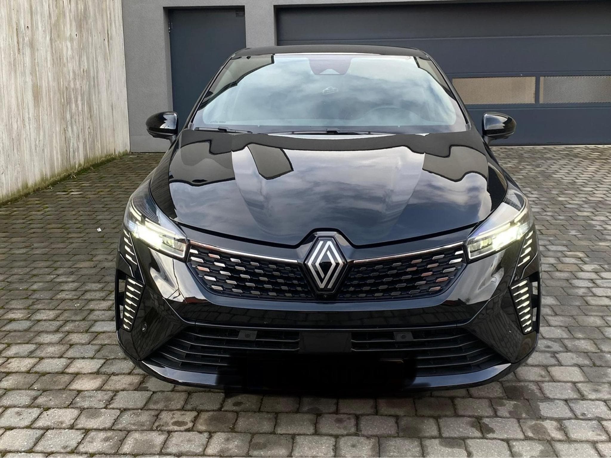 Renault Clio E-TECH HYBRID (2024) - Photo 1