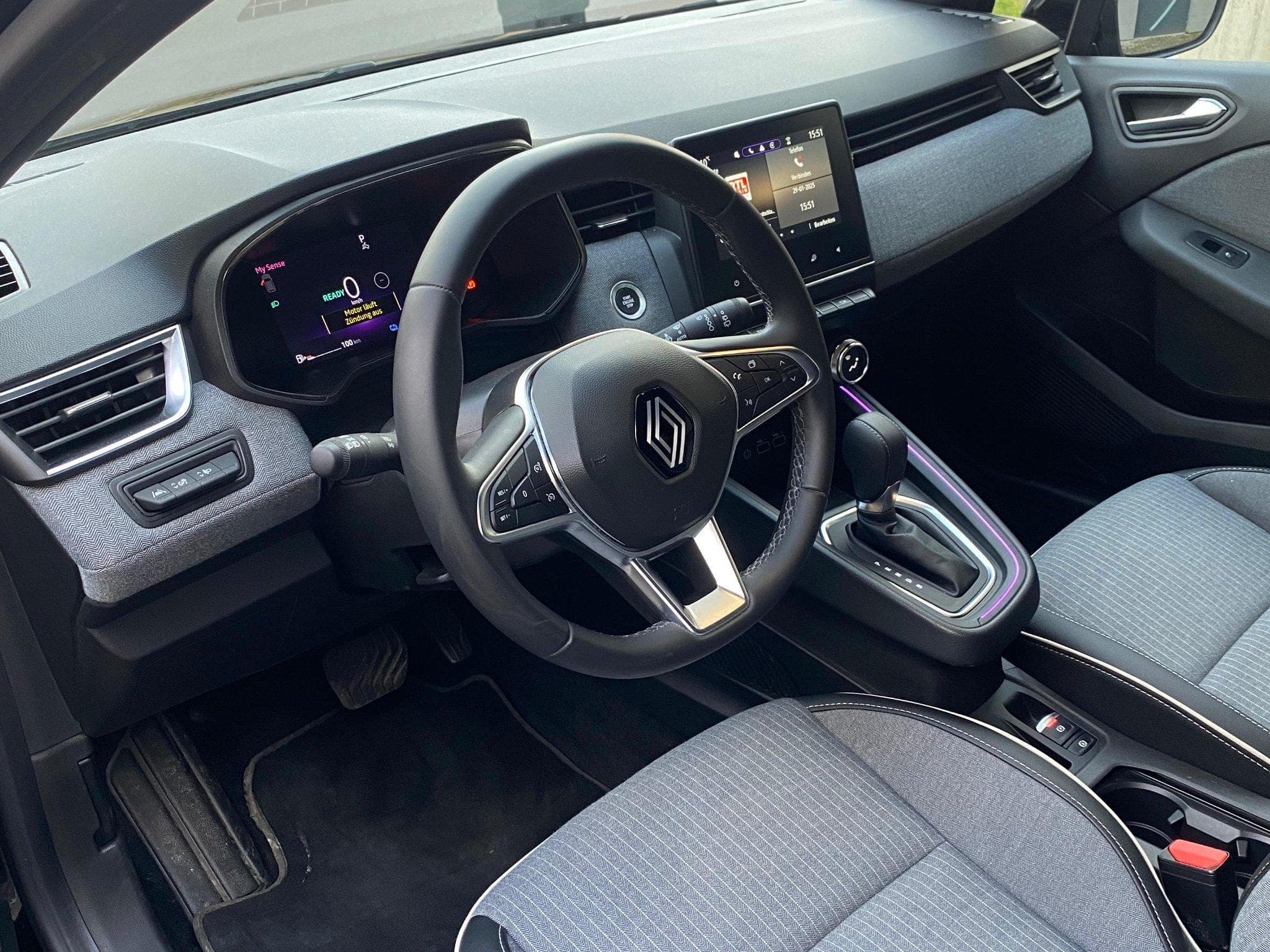 Renault Clio E-TECH HYBRID (2024) - Photo 4