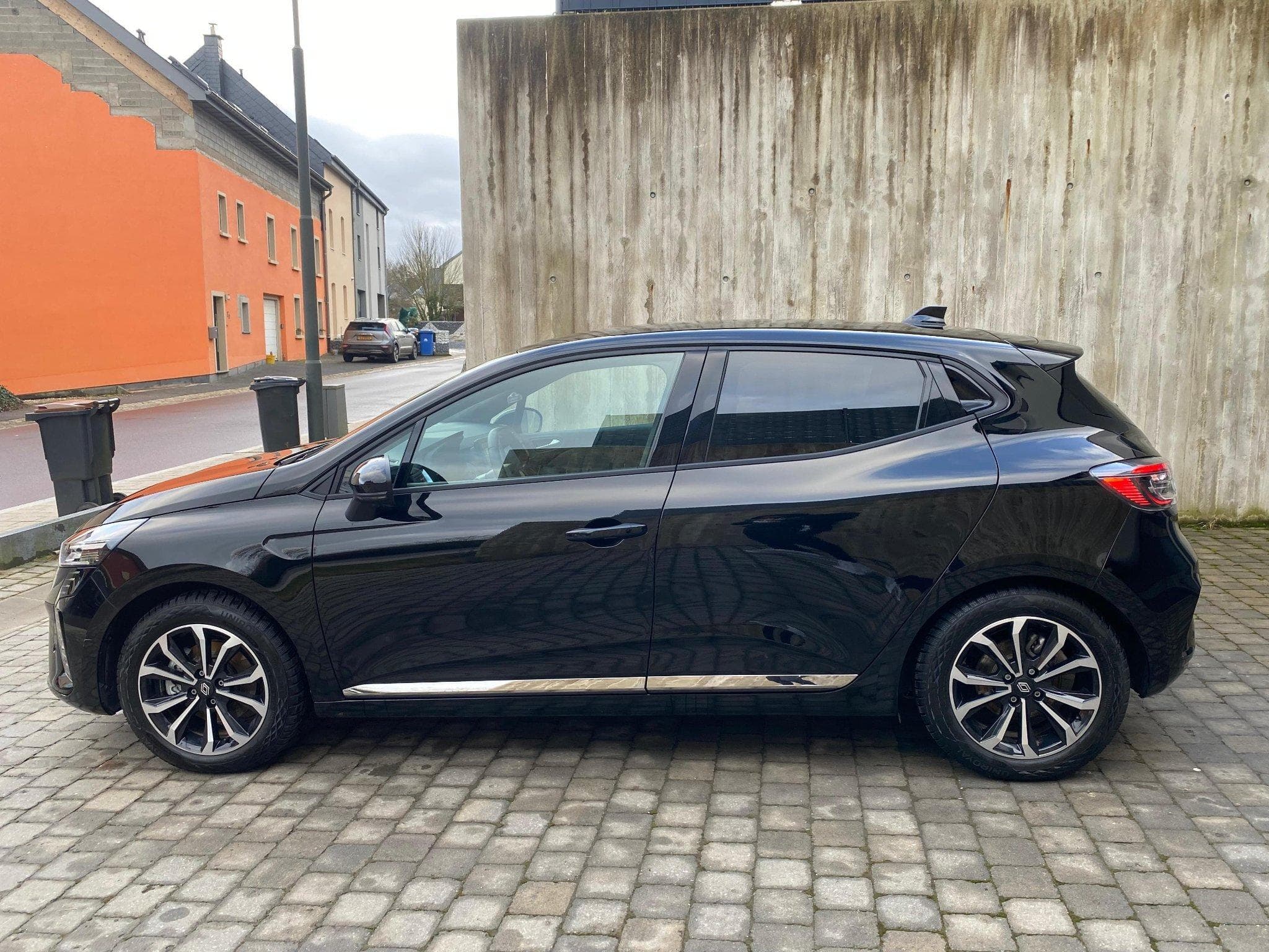 Renault Clio E-TECH HYBRID (2024) - Photo 2