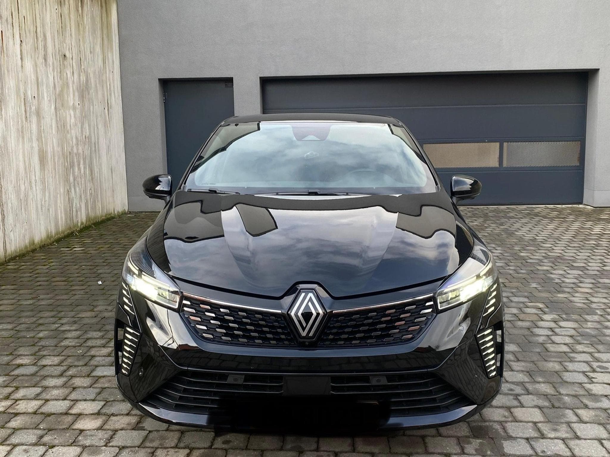 Renault Clio E-TECH HYBRID (2024) - Photo 1