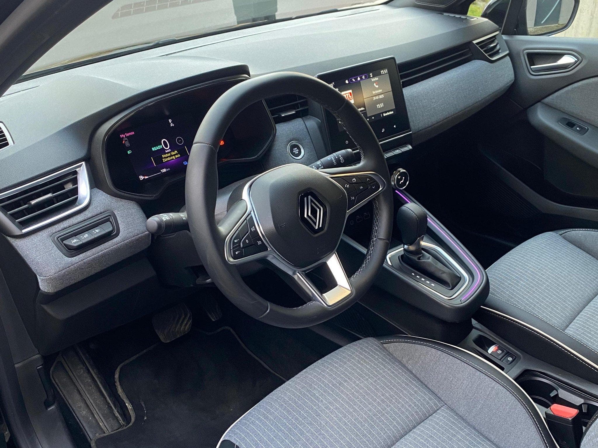 Renault Clio E-TECH HYBRID (2024) - Photo 4