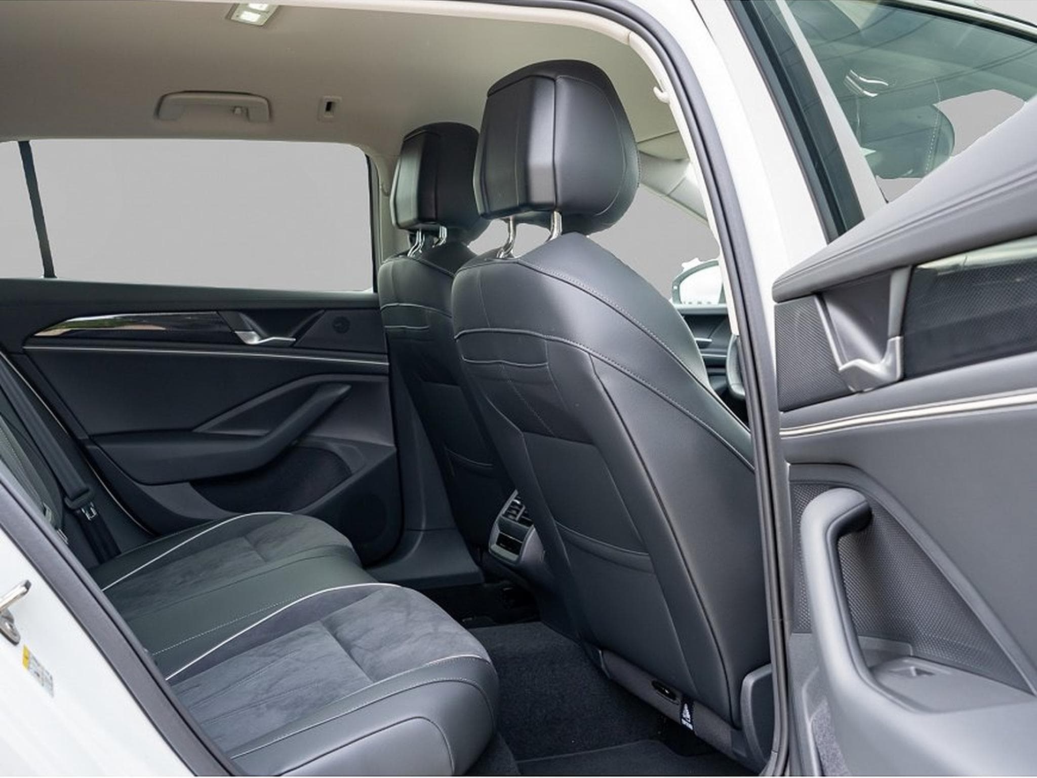 VW Passat (2025) - Photo 4