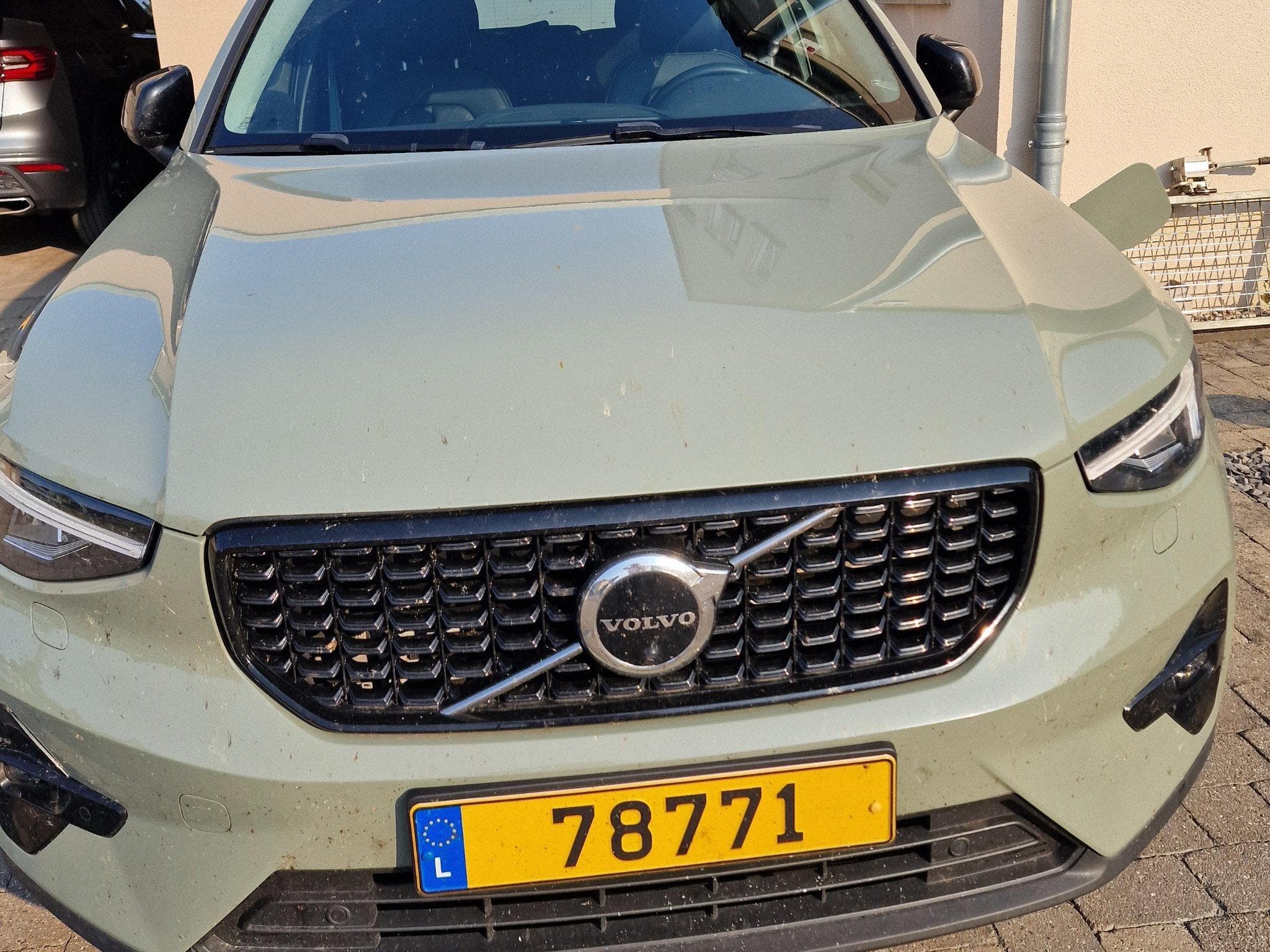 Volvo XC40 T5 Plug-In Hybrid Ultimate Dark (2023) - Photo 1
