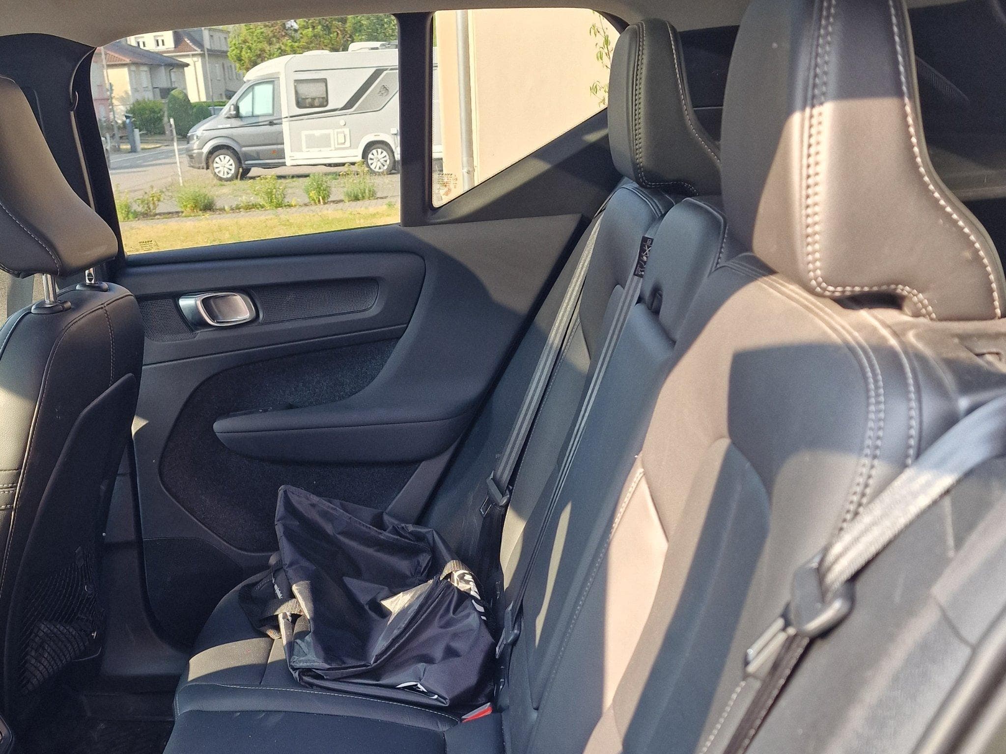 Volvo XC40 T5 Plug-In Hybrid Ultimate Dark (2023) - Photo 4