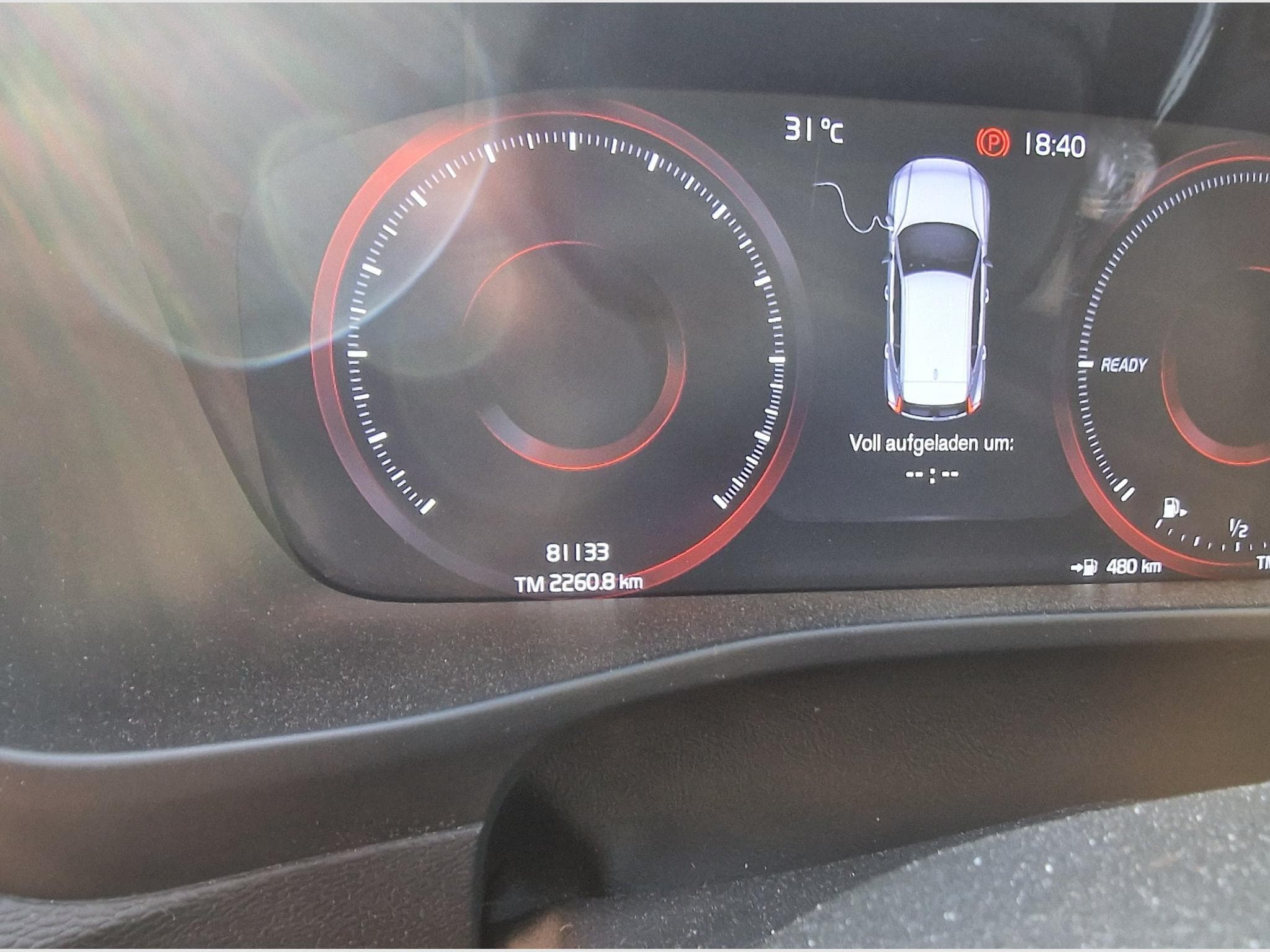 Volvo XC40 T5 Plug-In Hybrid Ultimate Dark (2023) - Photo 6