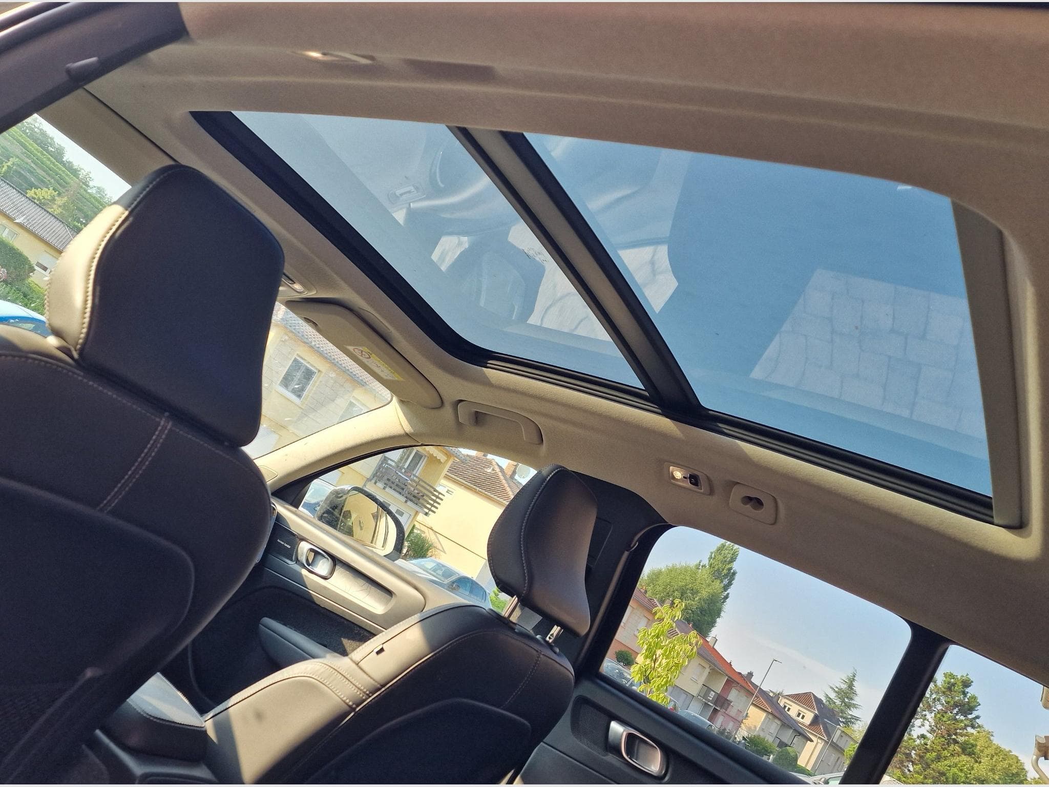 Volvo XC40 T5 Plug-In Hybrid Ultimate Dark (2023) - Photo 7