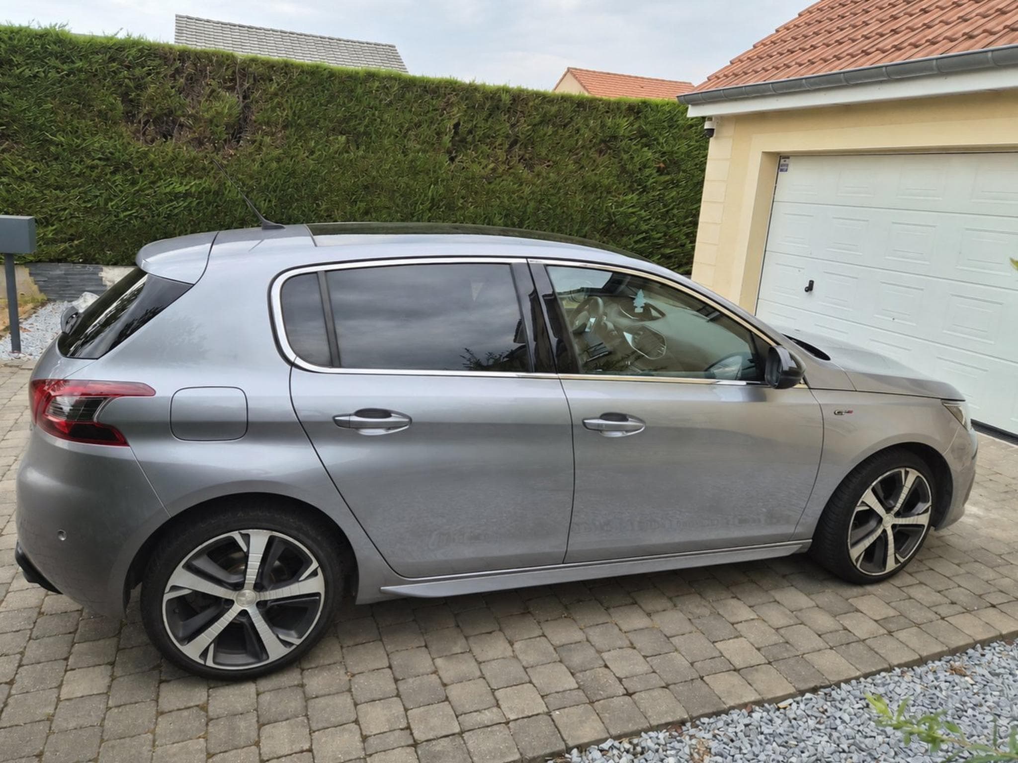 Peugeot 308 GT Pack (2021) - Photo 3