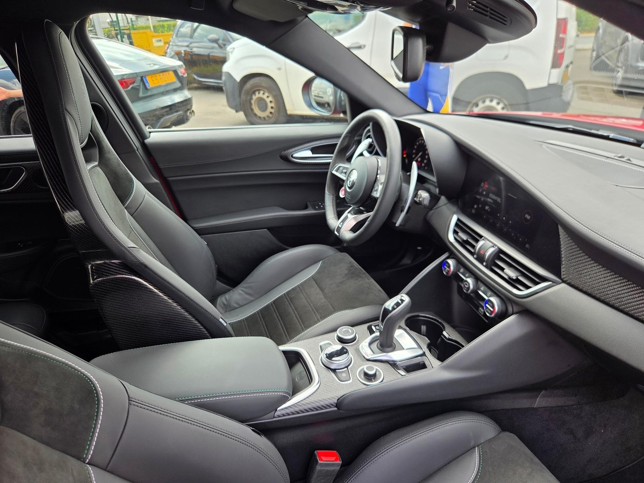 Alfa-Romeo Giulia QUADRIFOGLIO 2.9 V6 BI-TURBO 520 AT8 (2024) - Photo 9