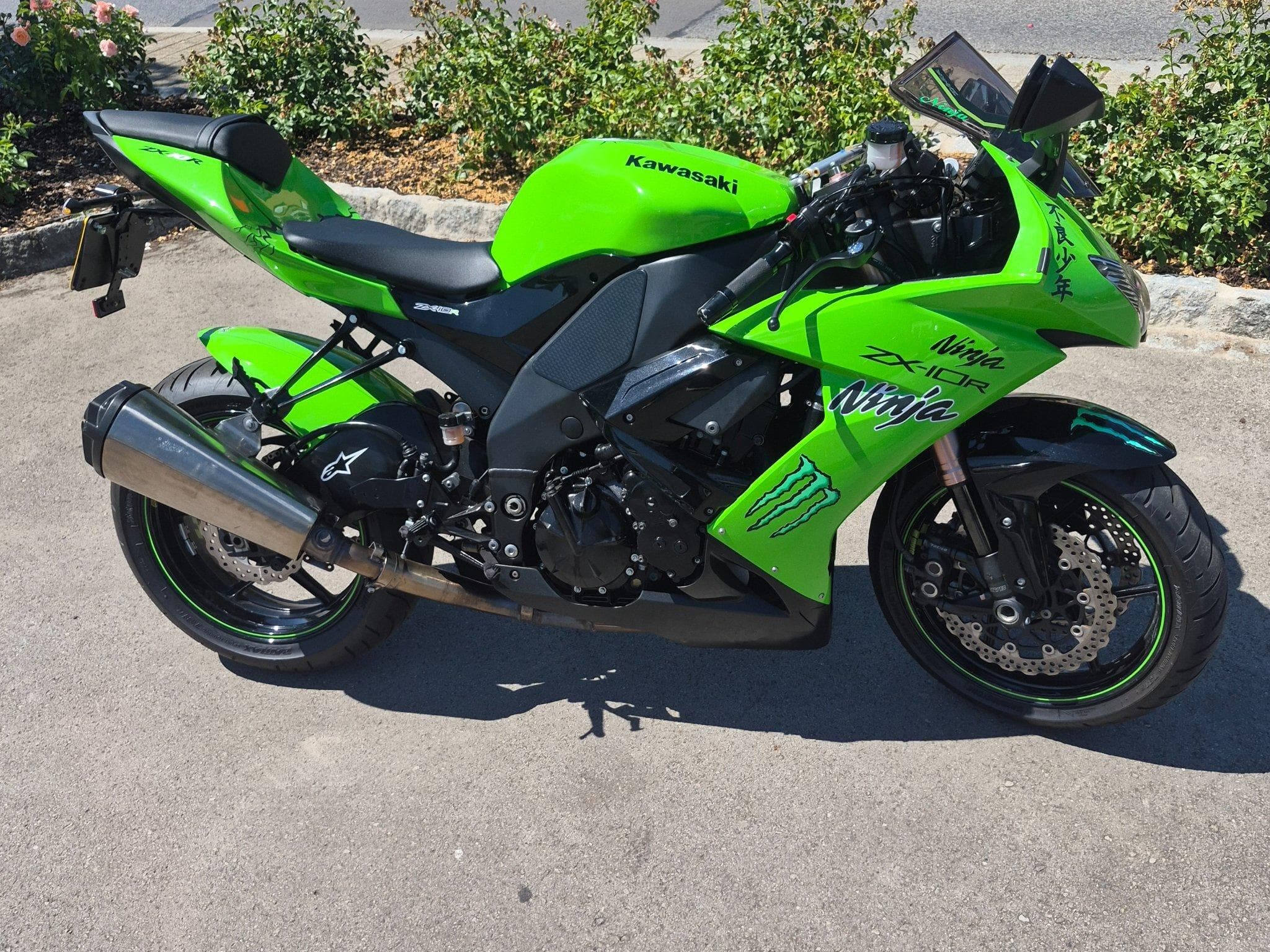 Kawasaki ZX10R Sportbike (2008) - Photo 2