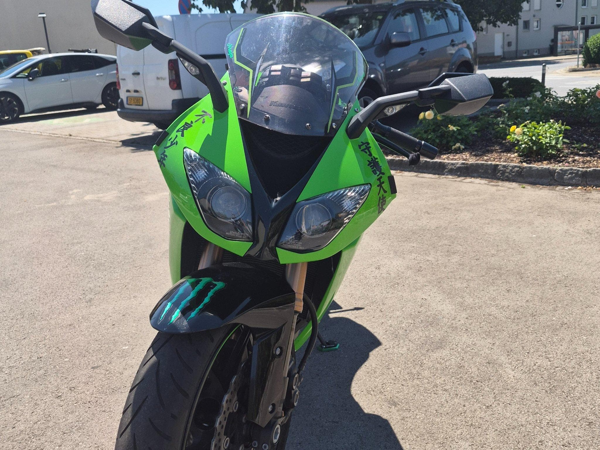 Kawasaki ZX10R Sportbike (2008) - Photo 3