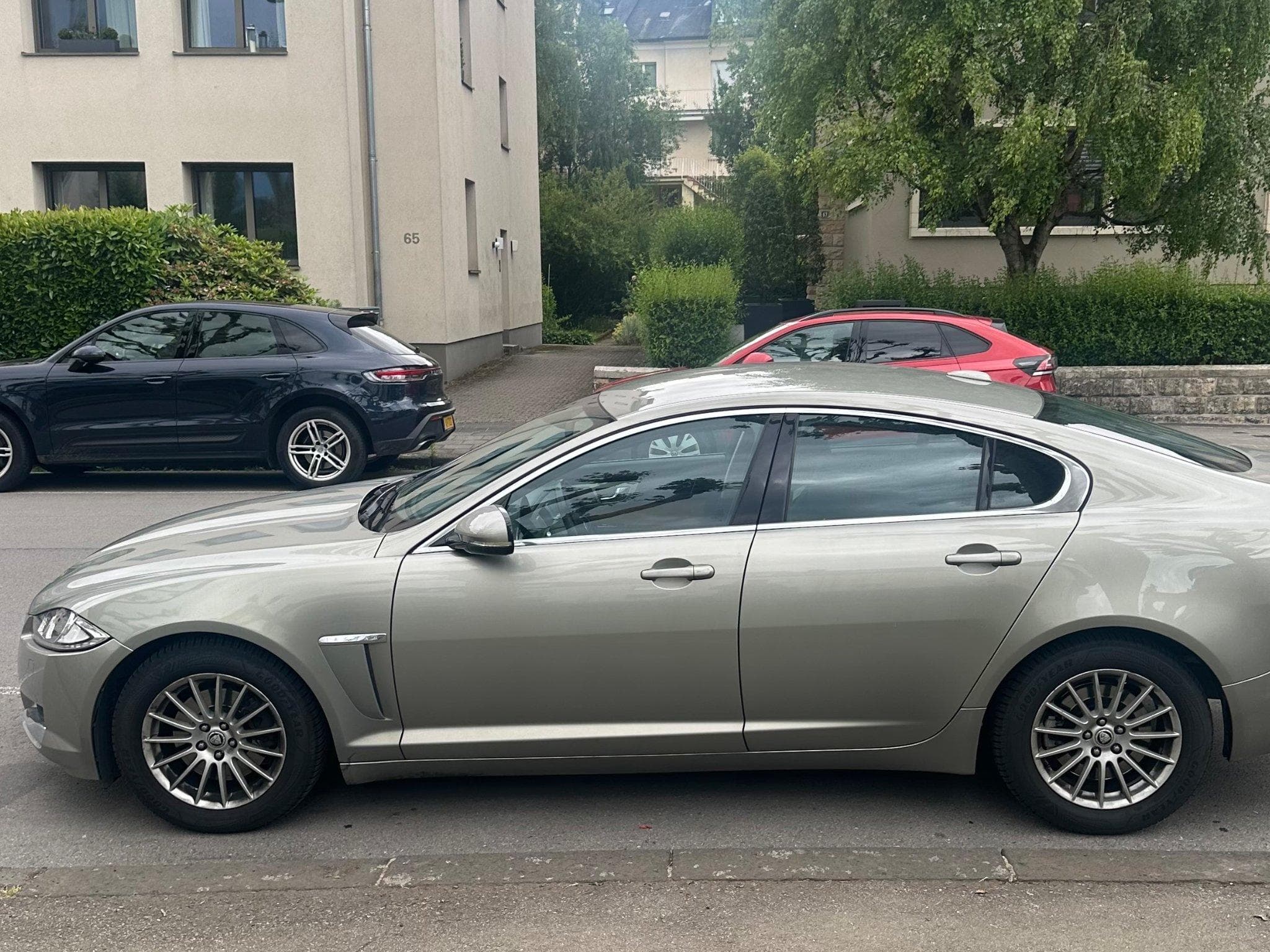 Jaguar XF 2,2 Diesel (2013) - Photo 2