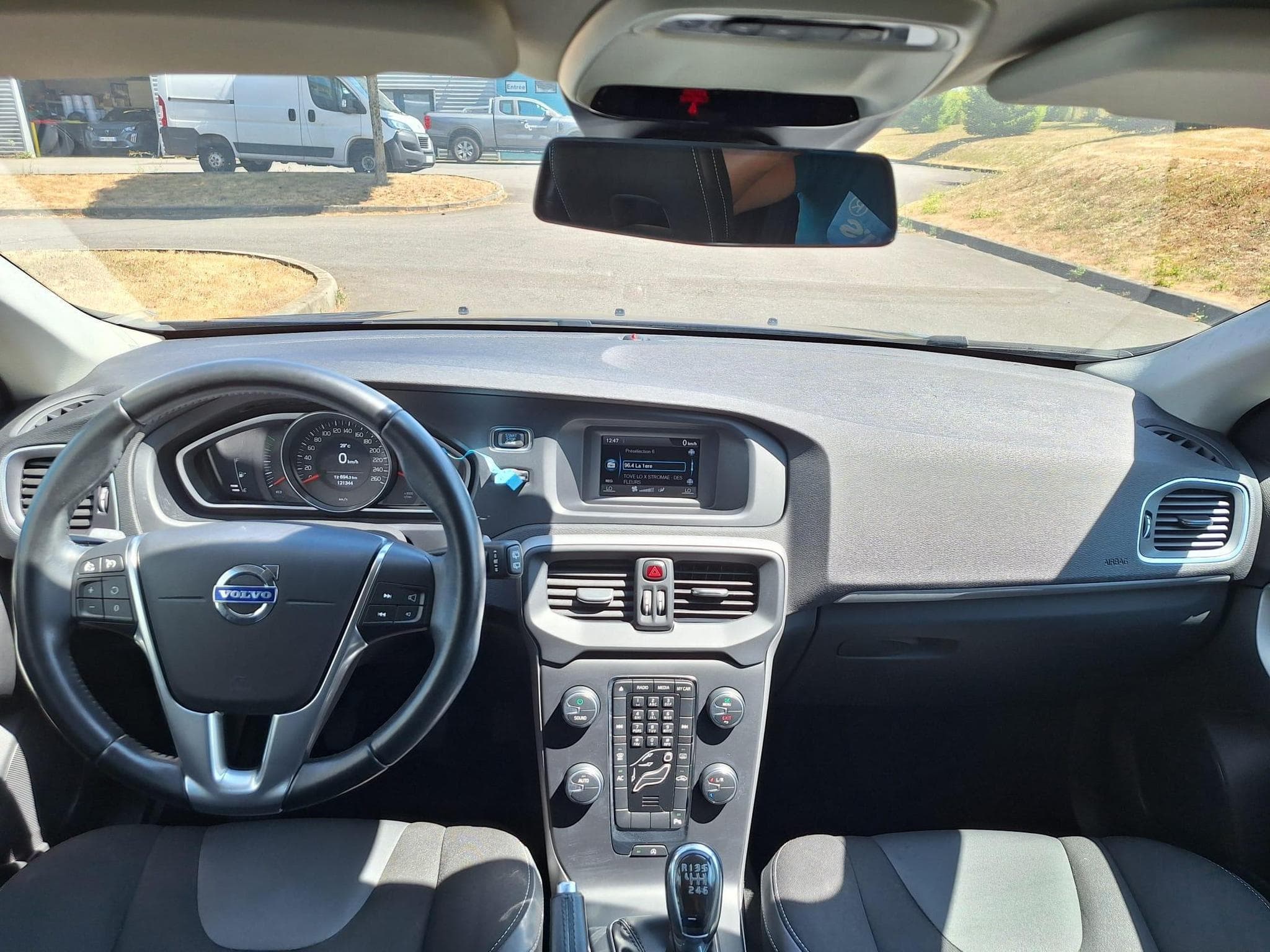 Volvo V40 D2 1.6d 114ch Momentum (2014) - Photo 13