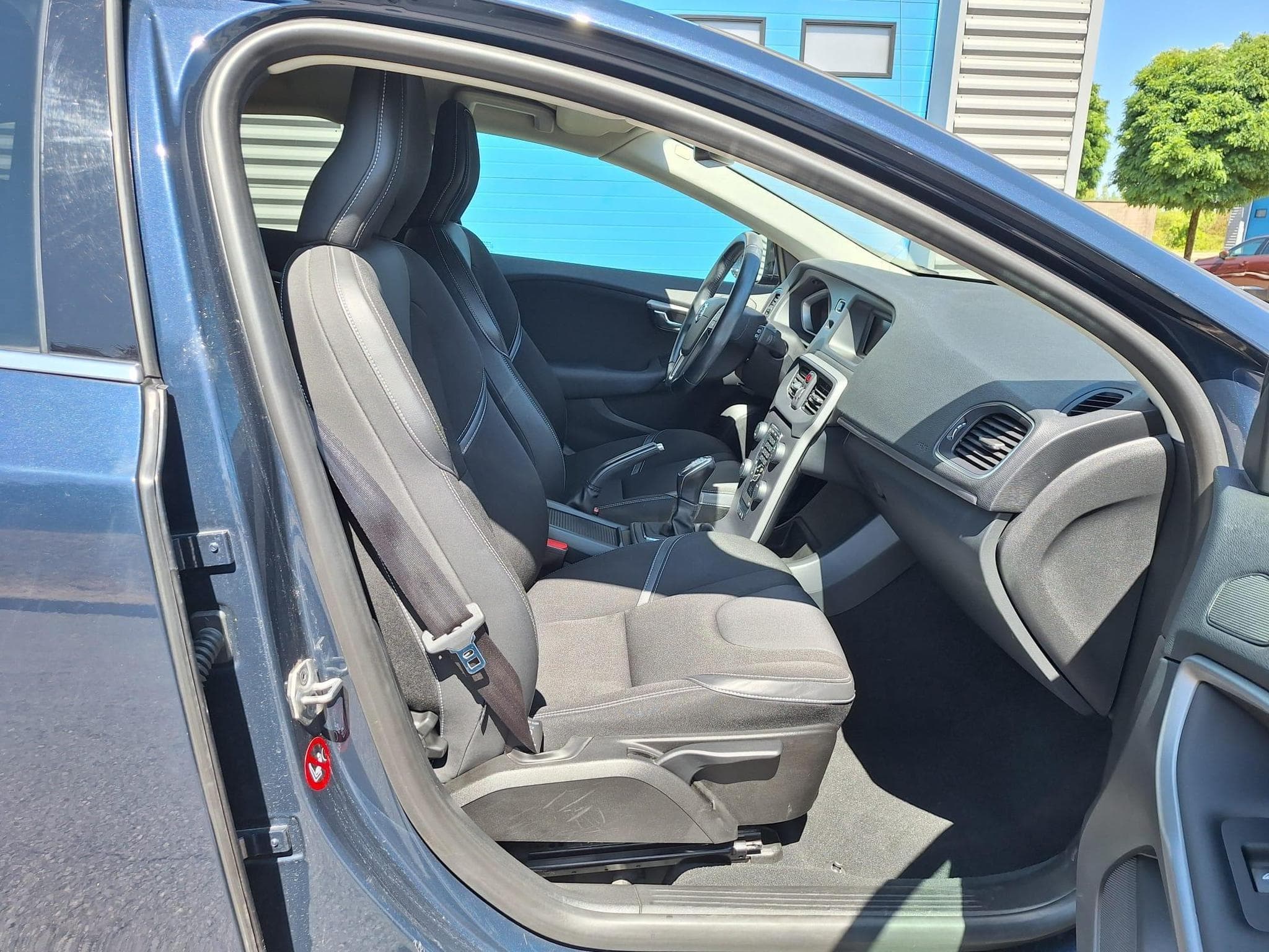 Volvo V40 D2 1.6d 114ch Momentum (2014) - Photo 11
