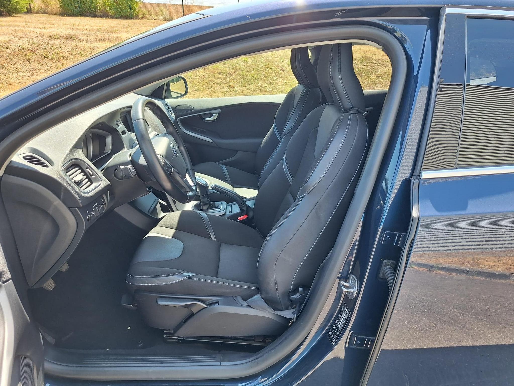 Volvo V40 D2 1.6d 114ch Momentum (2014) - Photo 9
