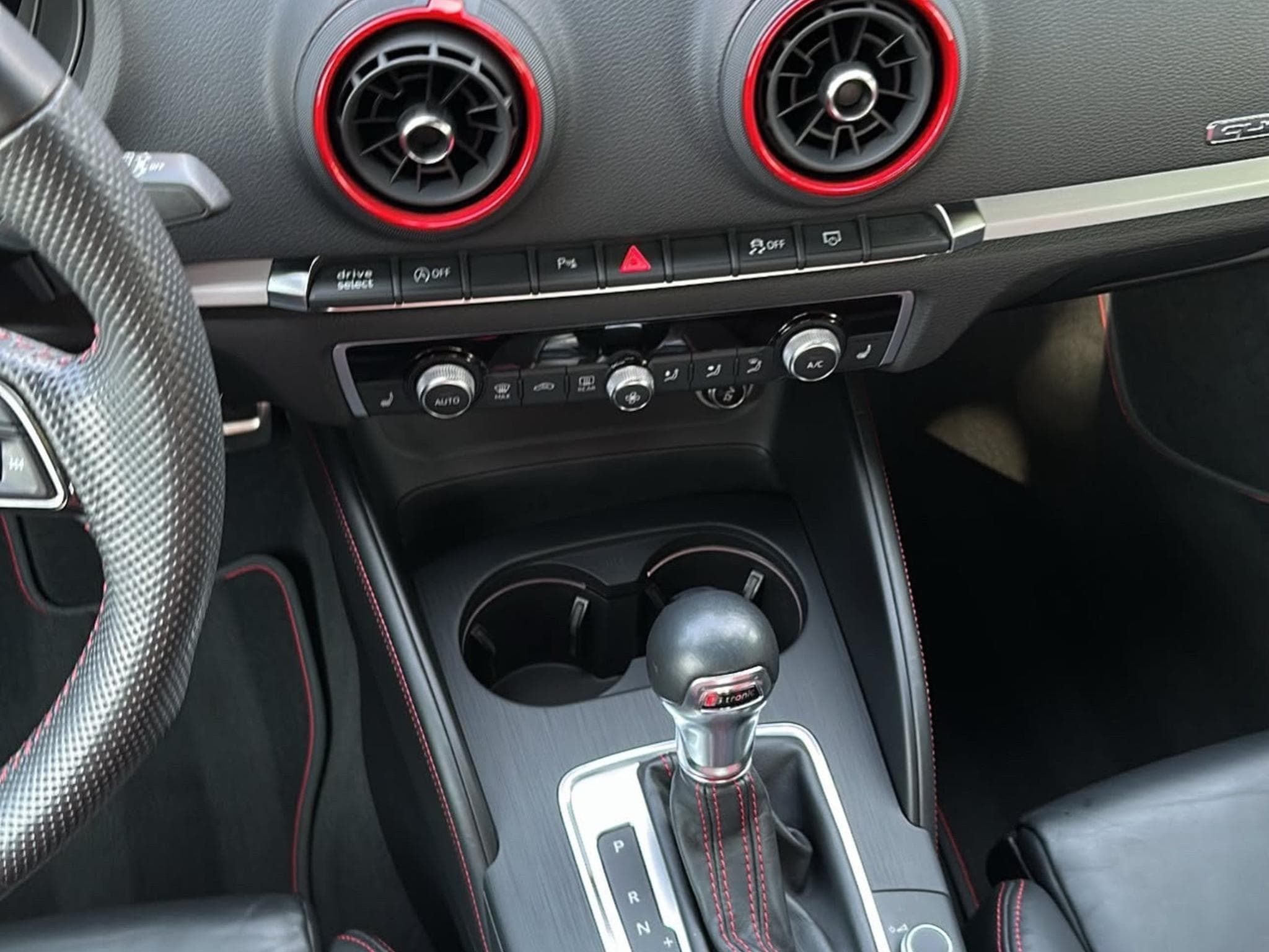 Audi S3 Sportback 2.0 TFSI quattro S tronic (2019) - Photo 3