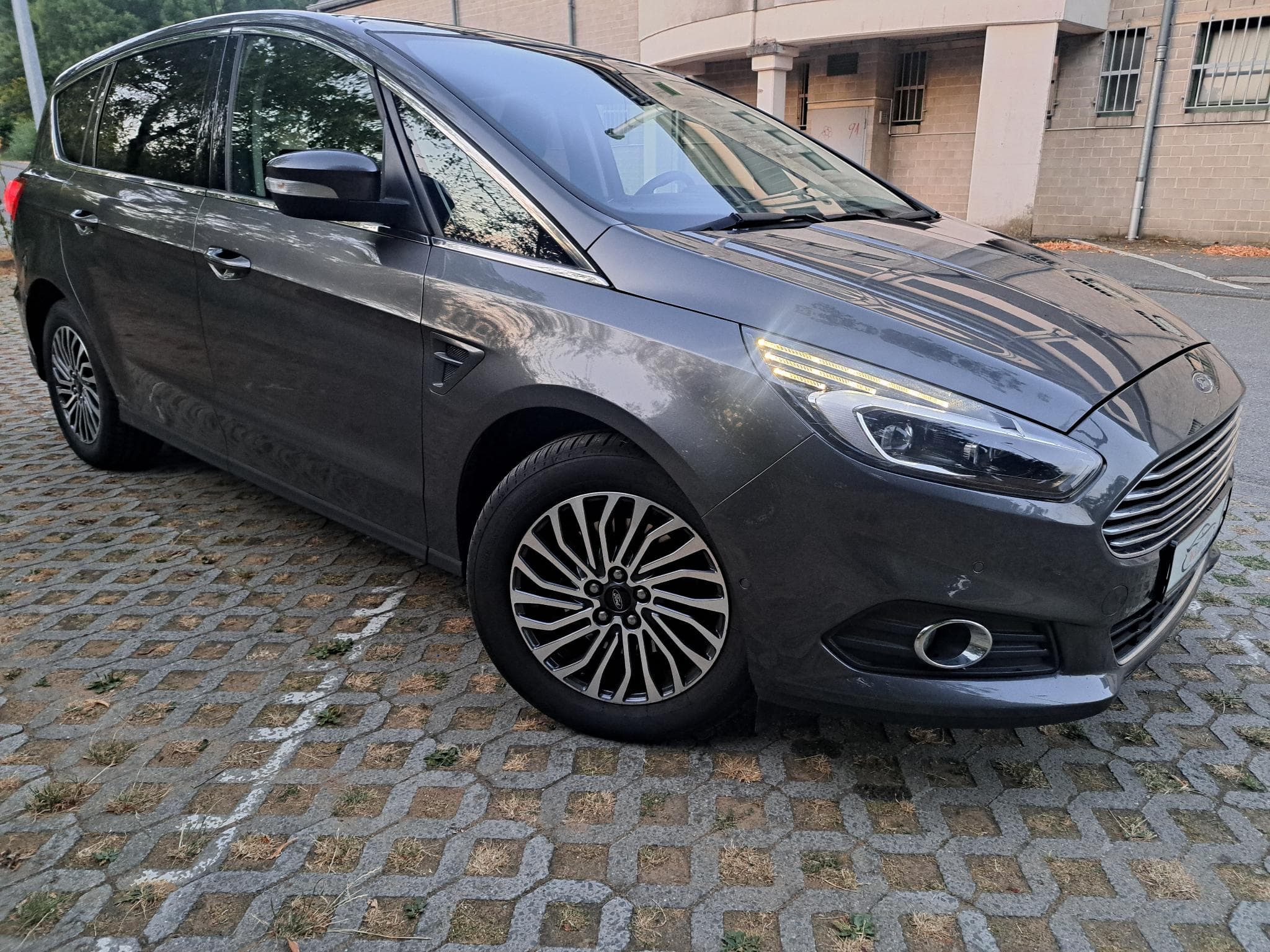 Ford S-Max 2.0 TDCI 190CV 7PLACES TITANIUM AUTOMATIQUE (2019) - Photo 2