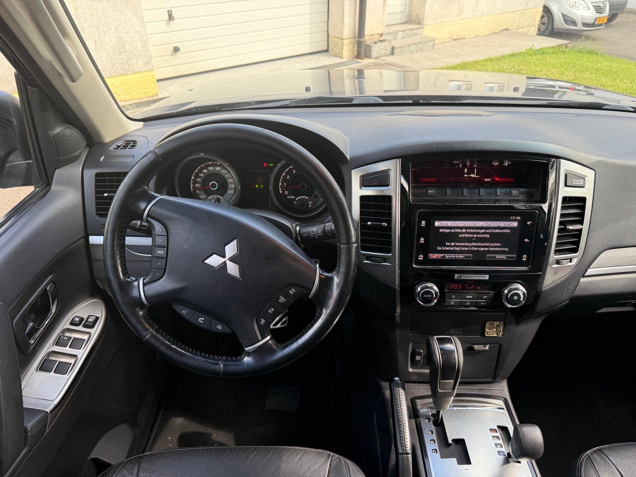 Mitsubishi Pajero 3.2 DI-D EDITION 7 sièges (2016) - Photo 10