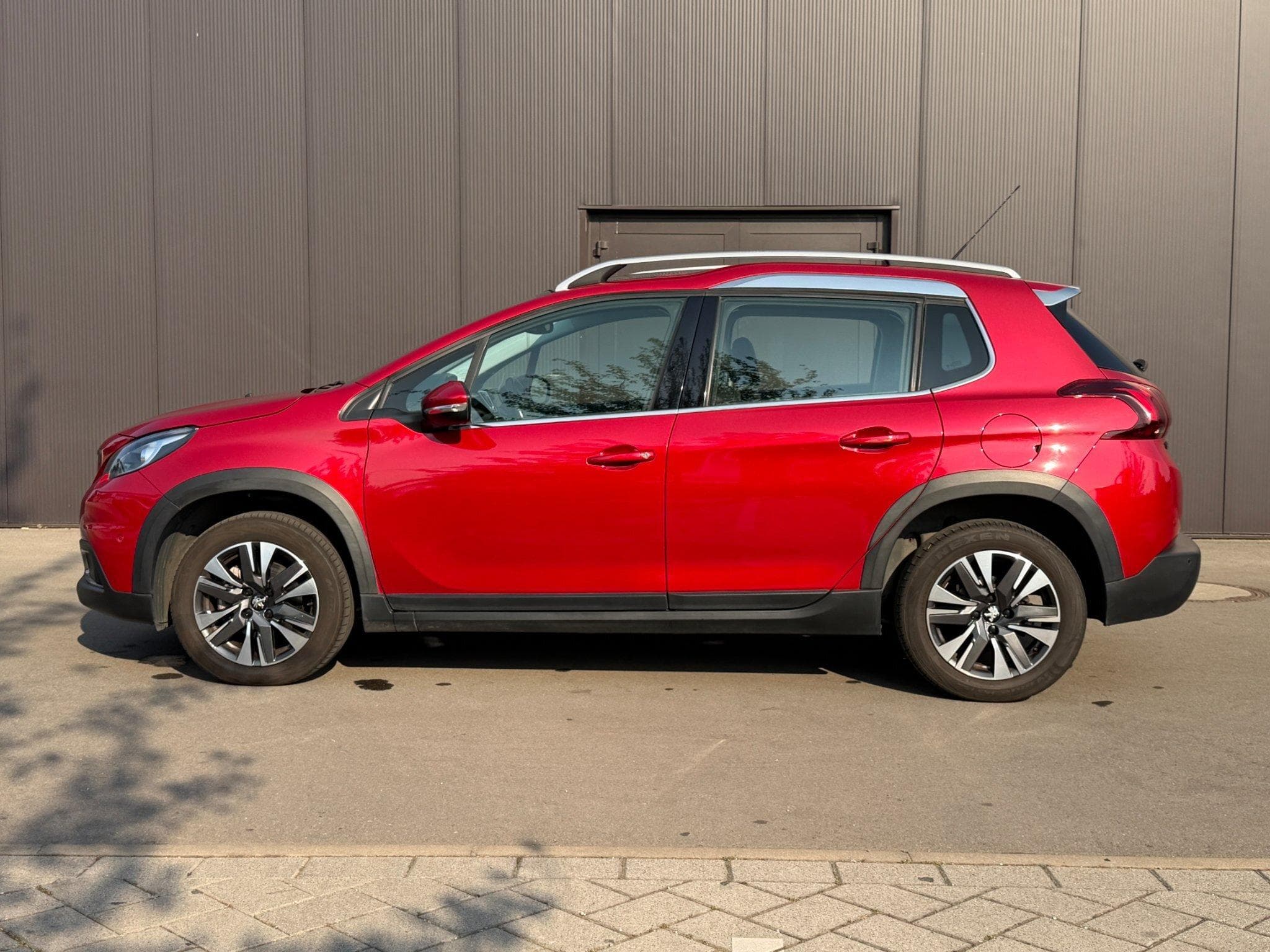 Peugeot 2008 PureTech Allure 110 (2018) - Photo 14