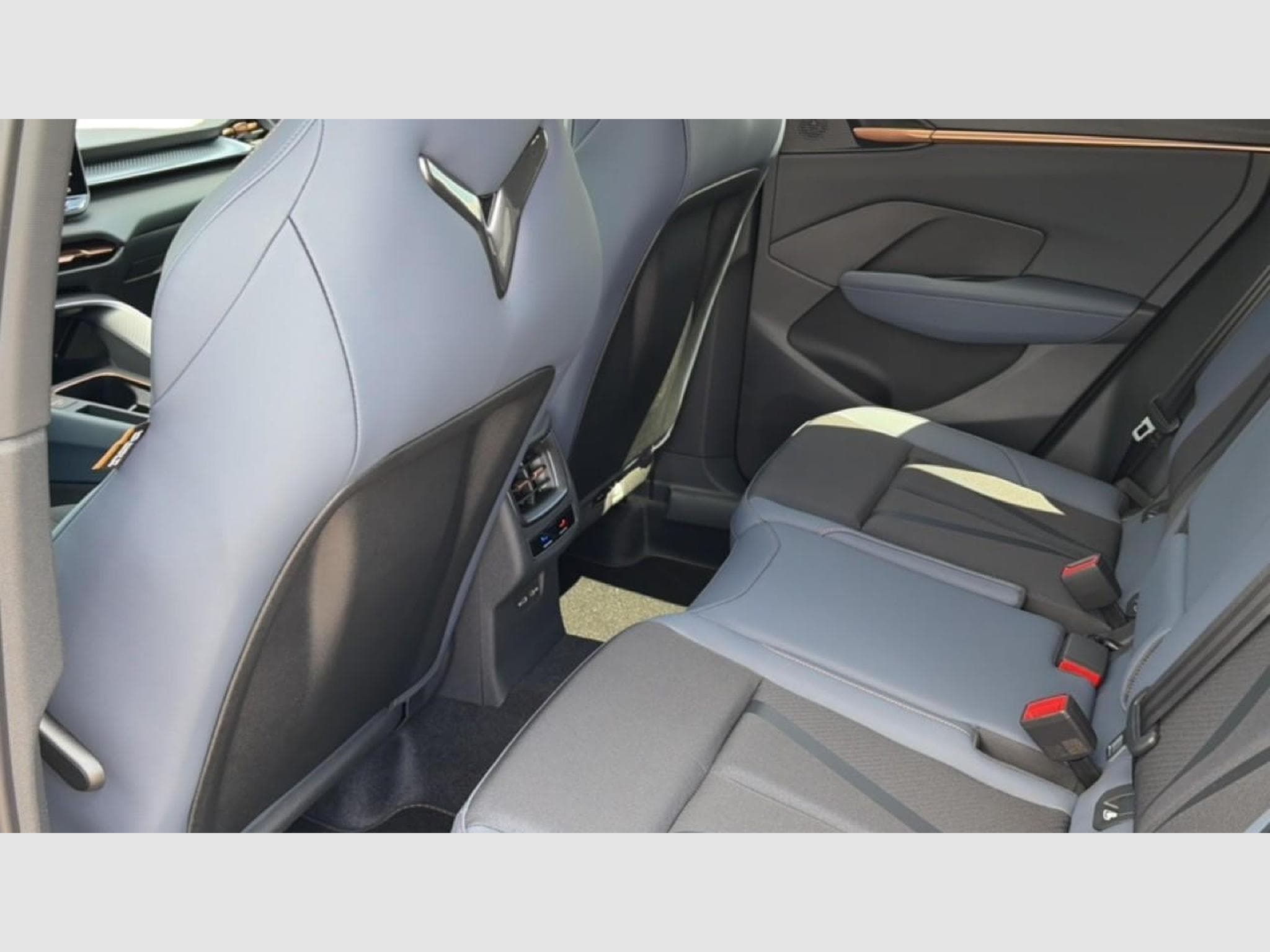 Cupra Terramar 1.5 ETSI HYBRID 150 DSG7 V (2026) - Foto 6