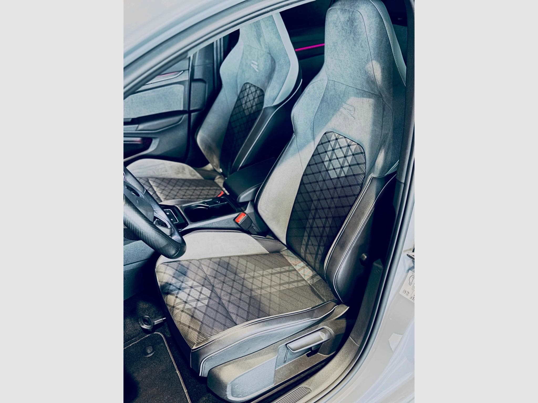 VW Golf GOLF VIII R-LINE TSI (2023) - Photo 8